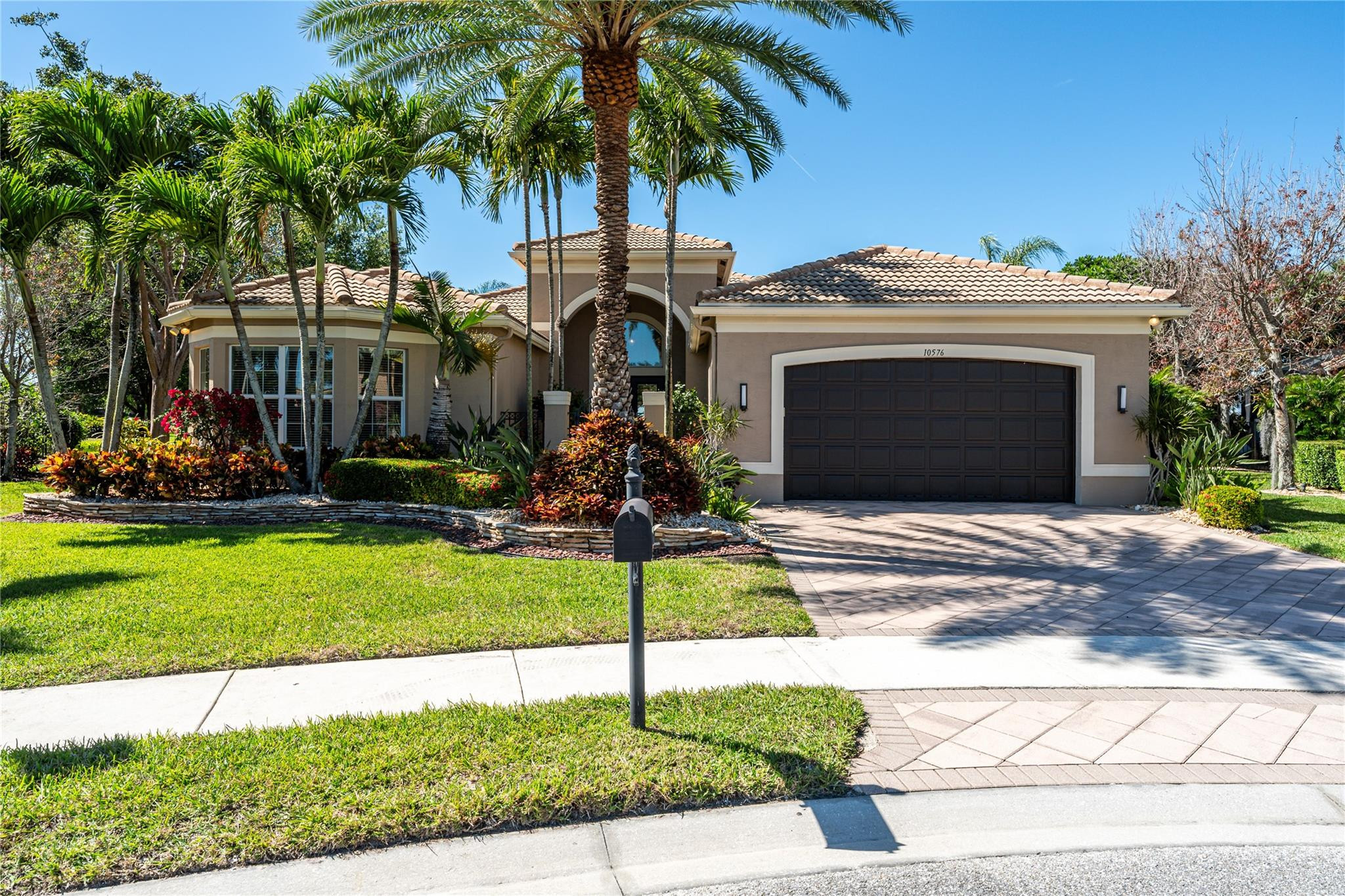 10576 Whitewind Cir