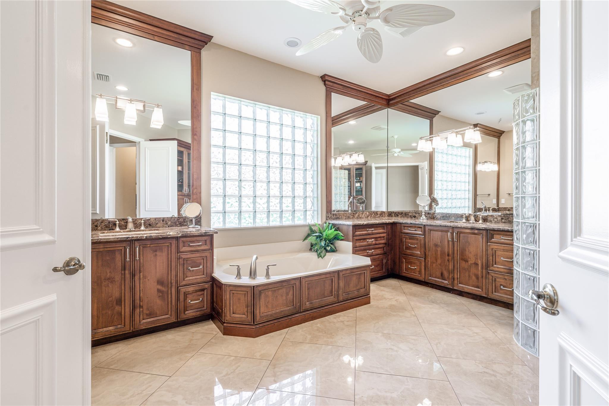 10576 Whitewind Cir