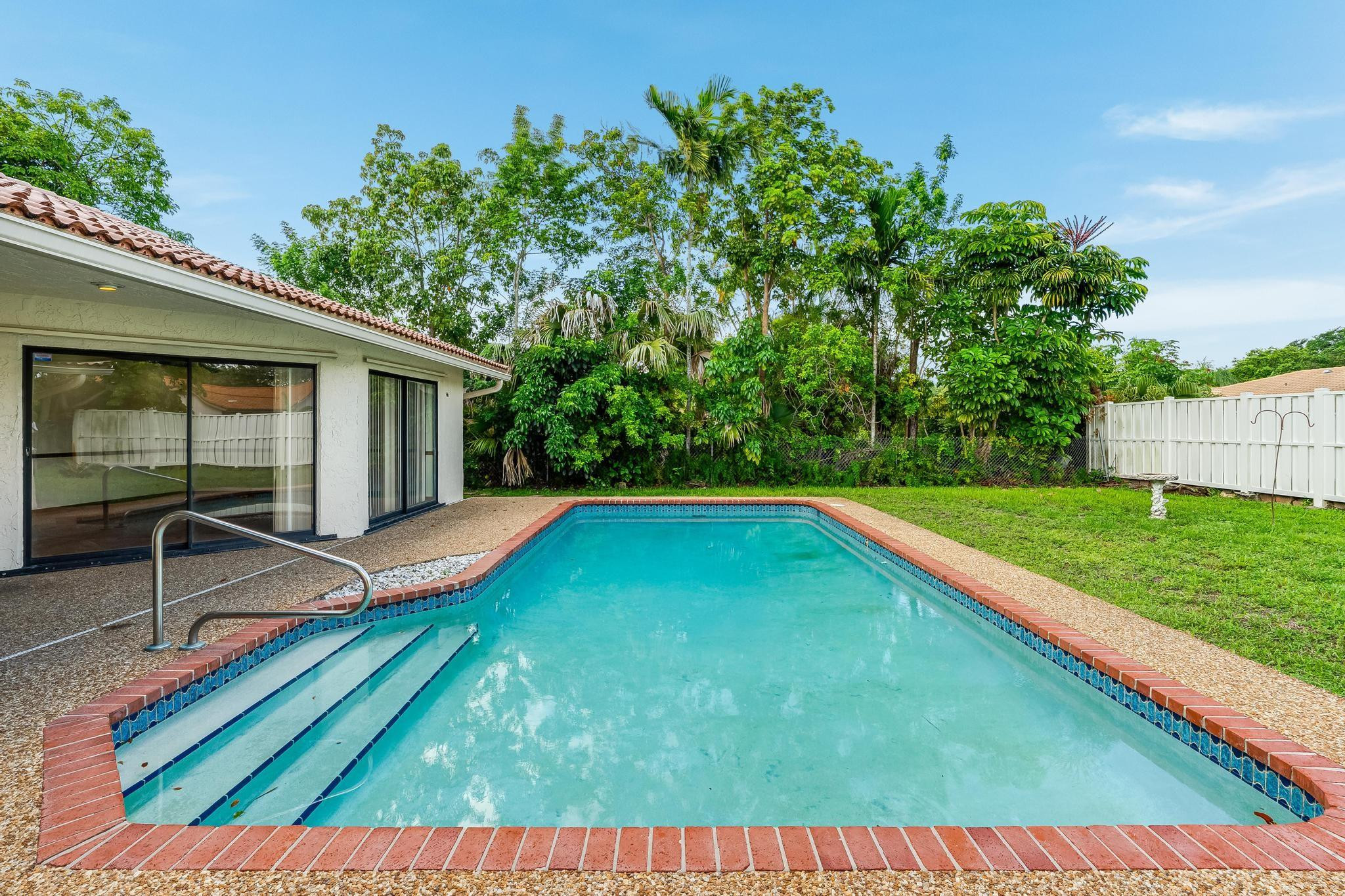 648 NW 100th Ln