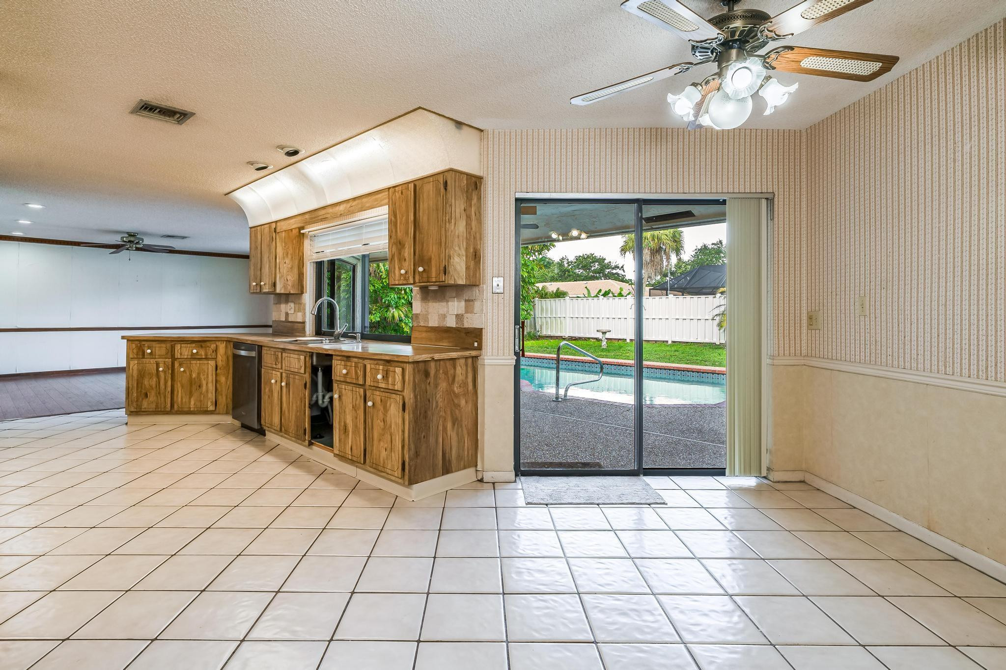 648 NW 100th Ln