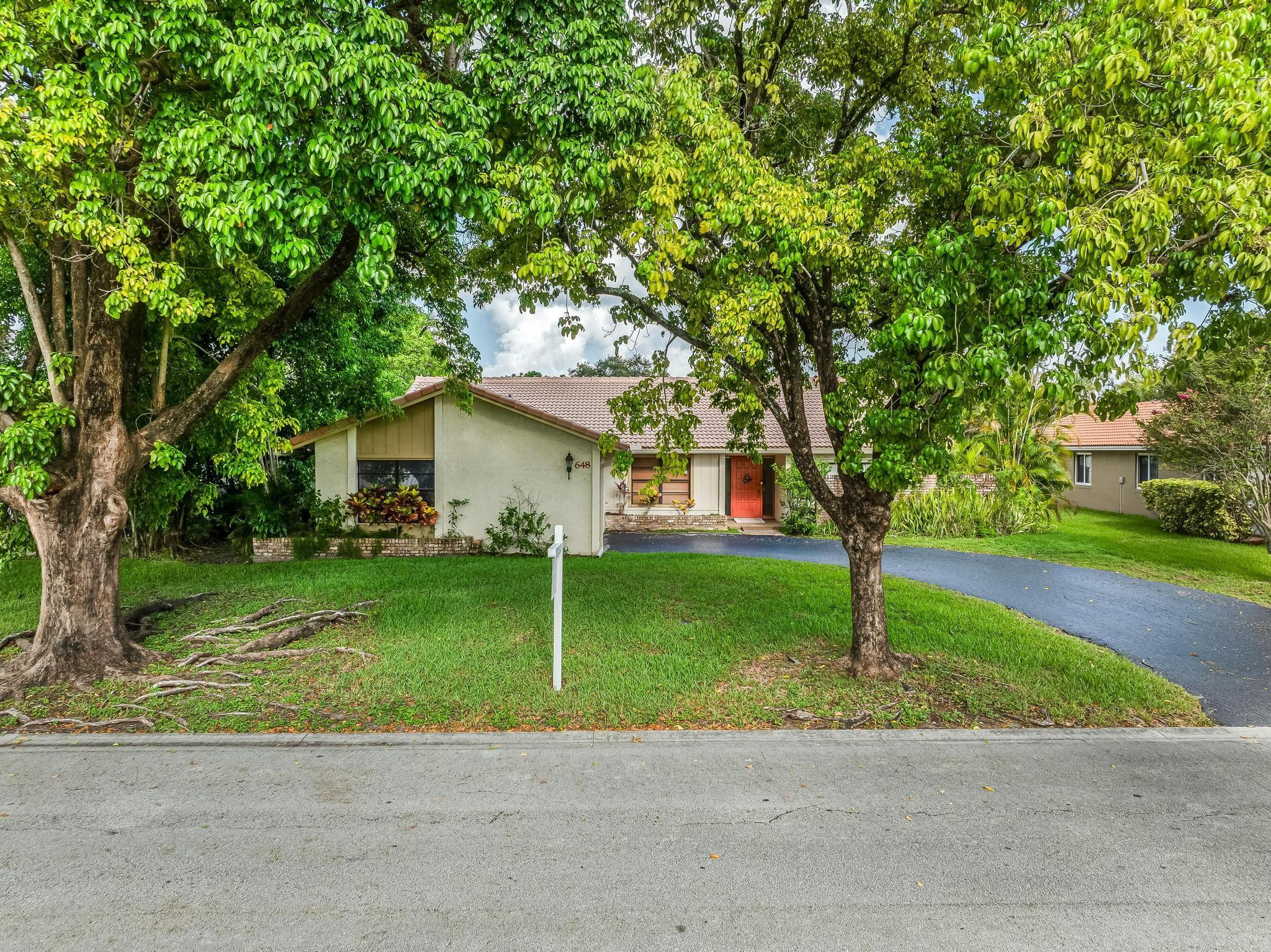 648 NW 100th Ln