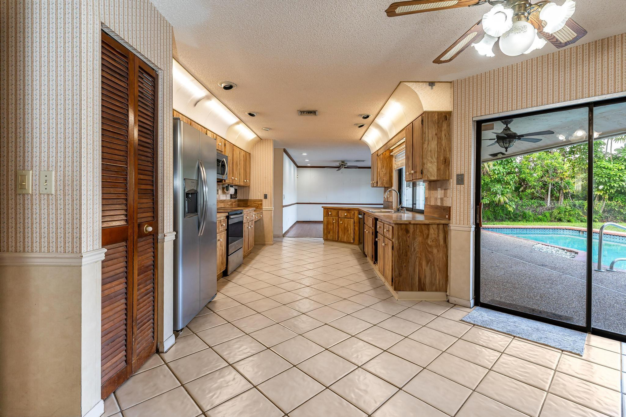 648 NW 100th Ln