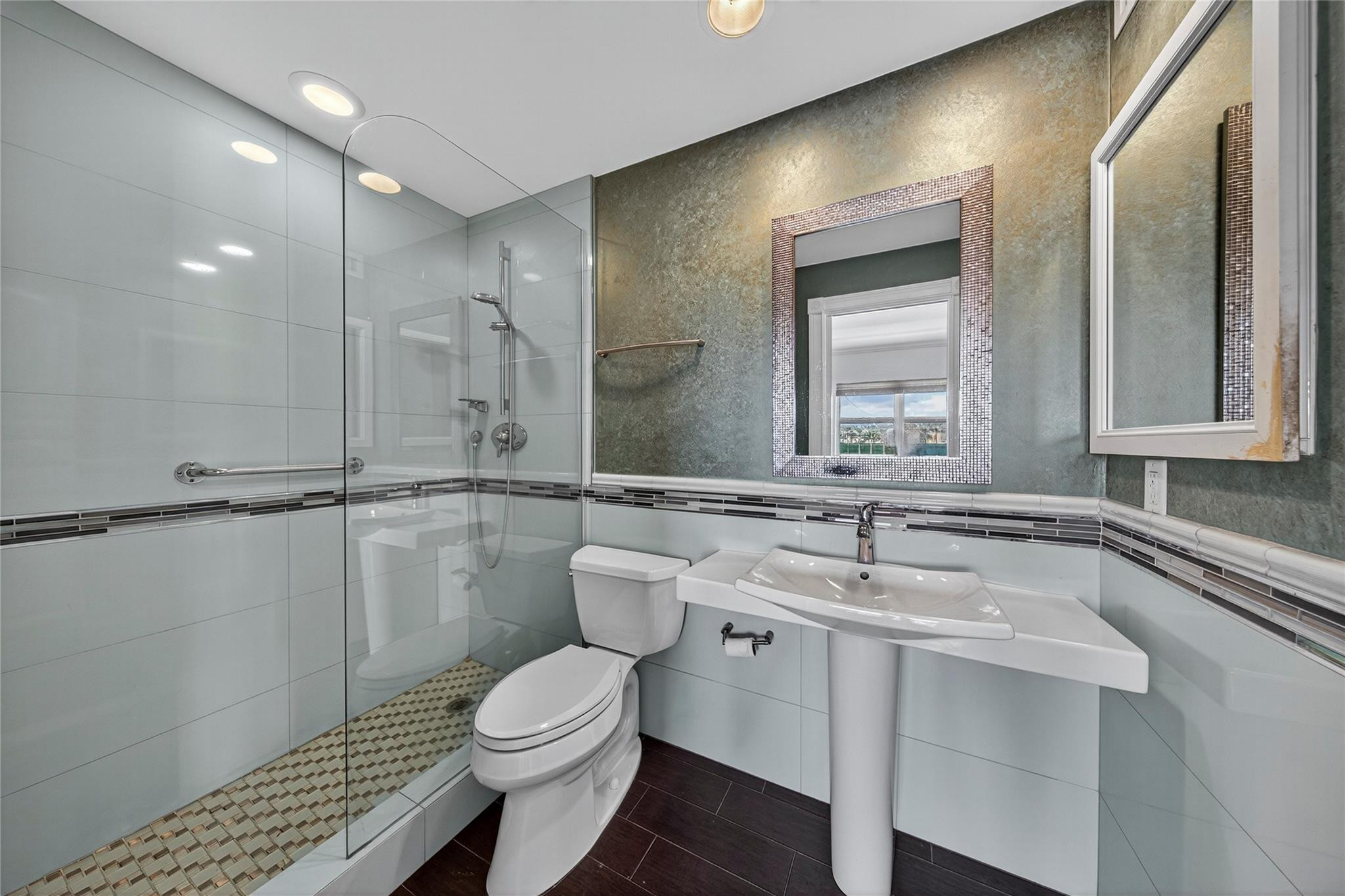 2772 NE 30th Ave 8D