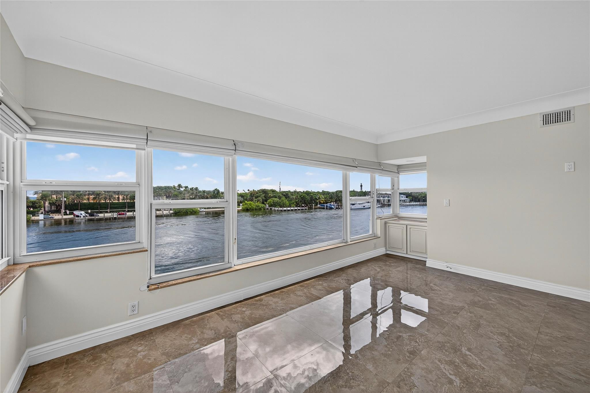 2772 NE 30th Ave 8D