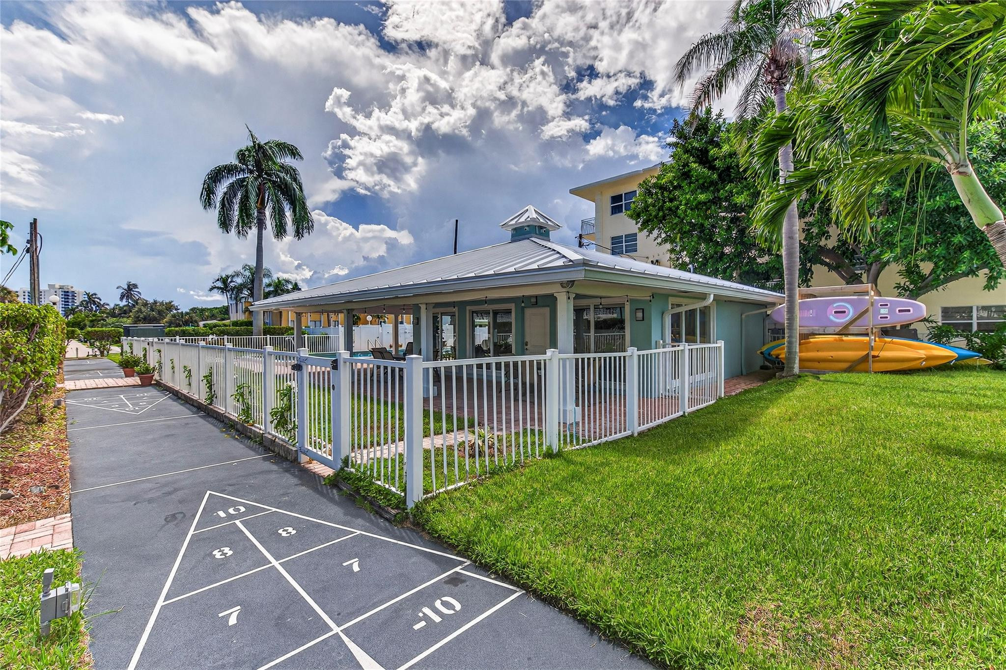 2772 NE 30th Ave 8D
