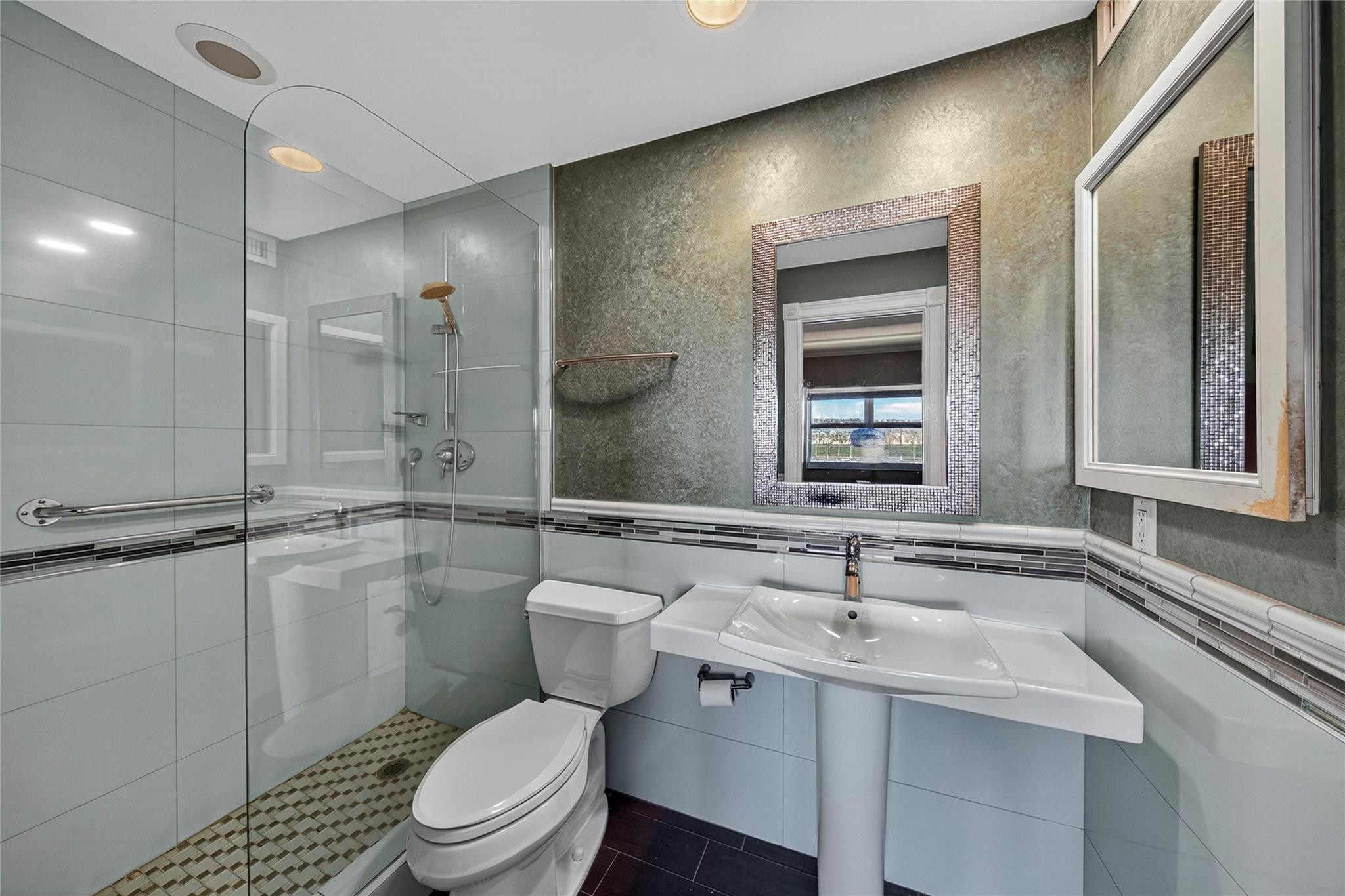 2772 NE 30th Ave 8D