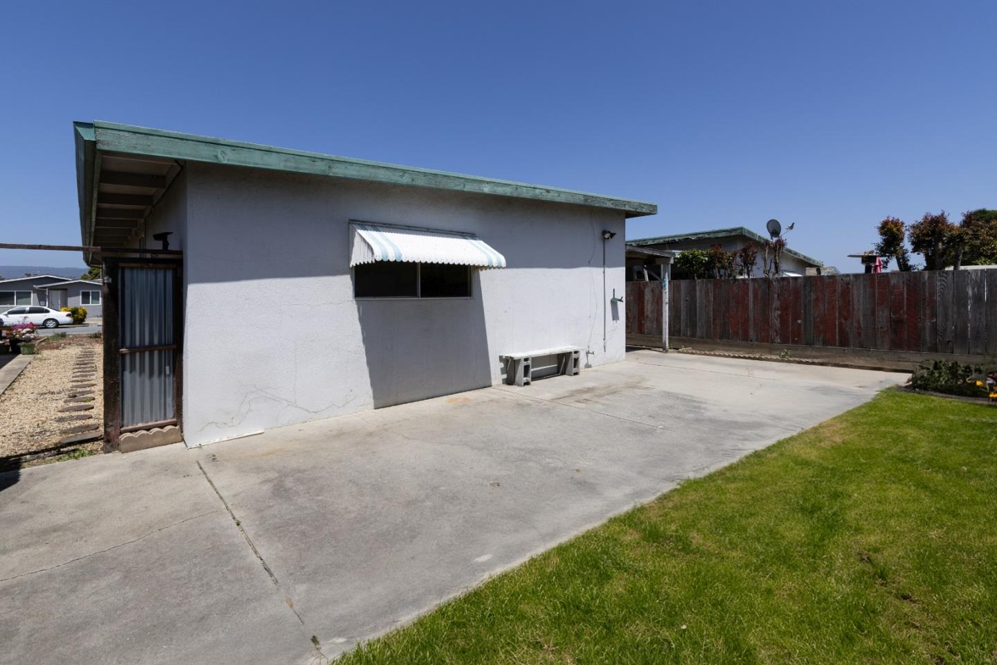 653 Bronte Avenue