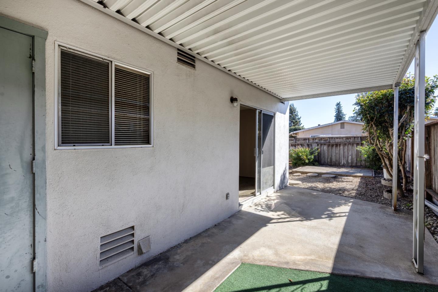 655 Bronte Avenue