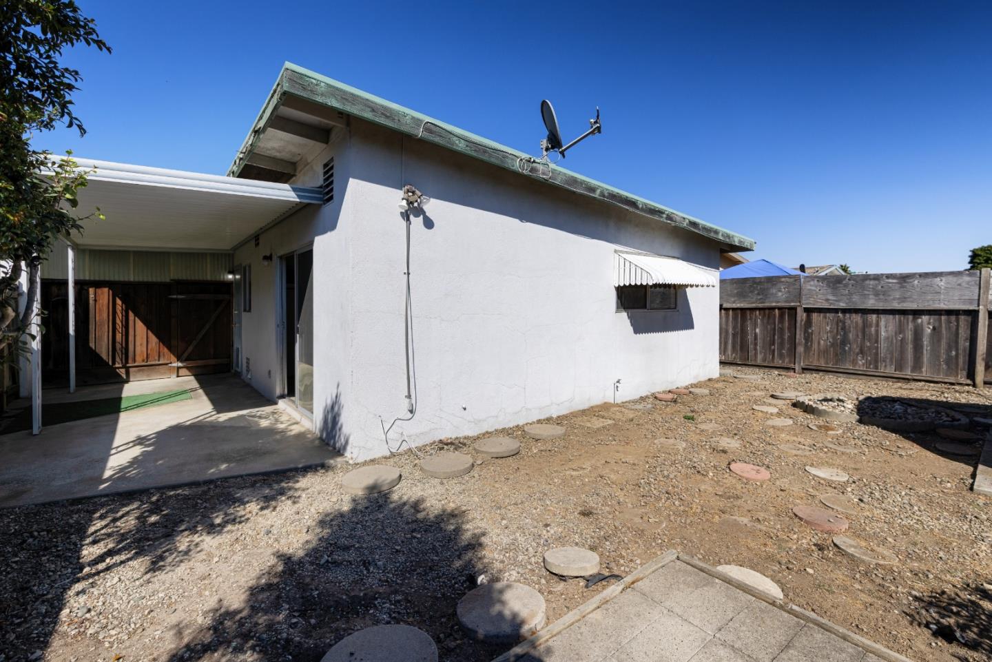 655 Bronte Avenue