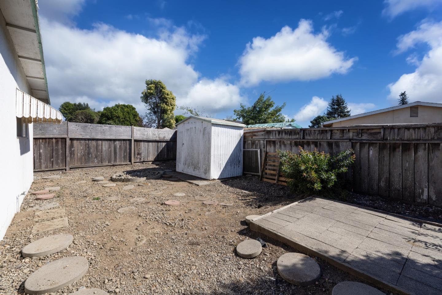 655 Bronte Avenue