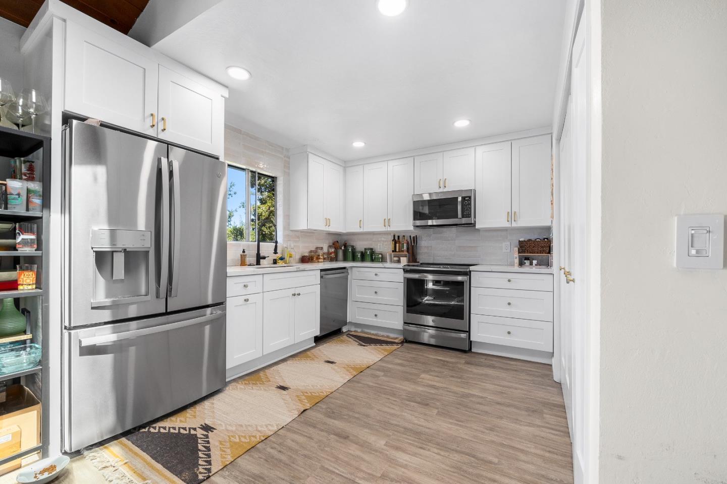 2480 Redwood Drive