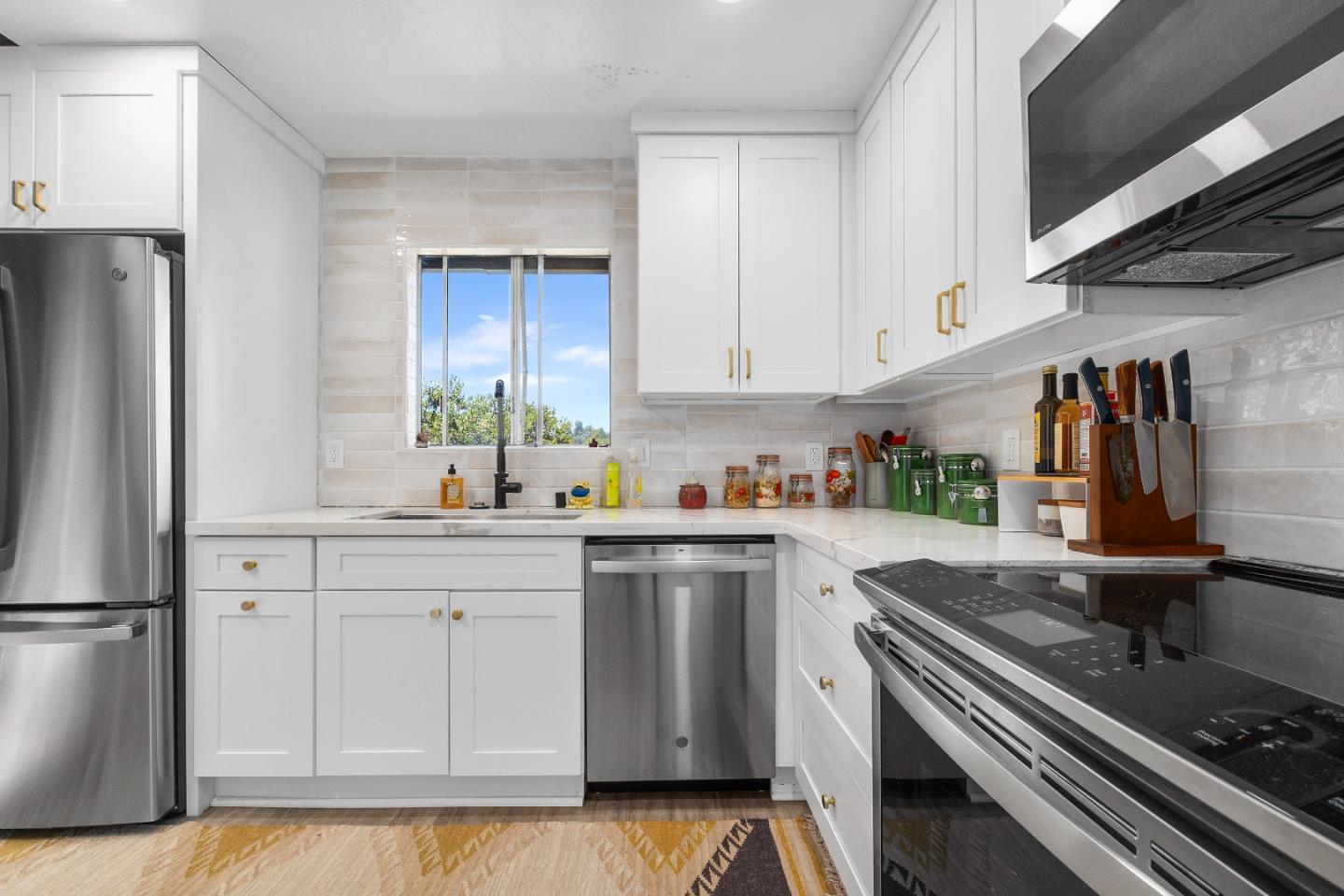 2480 Redwood Drive