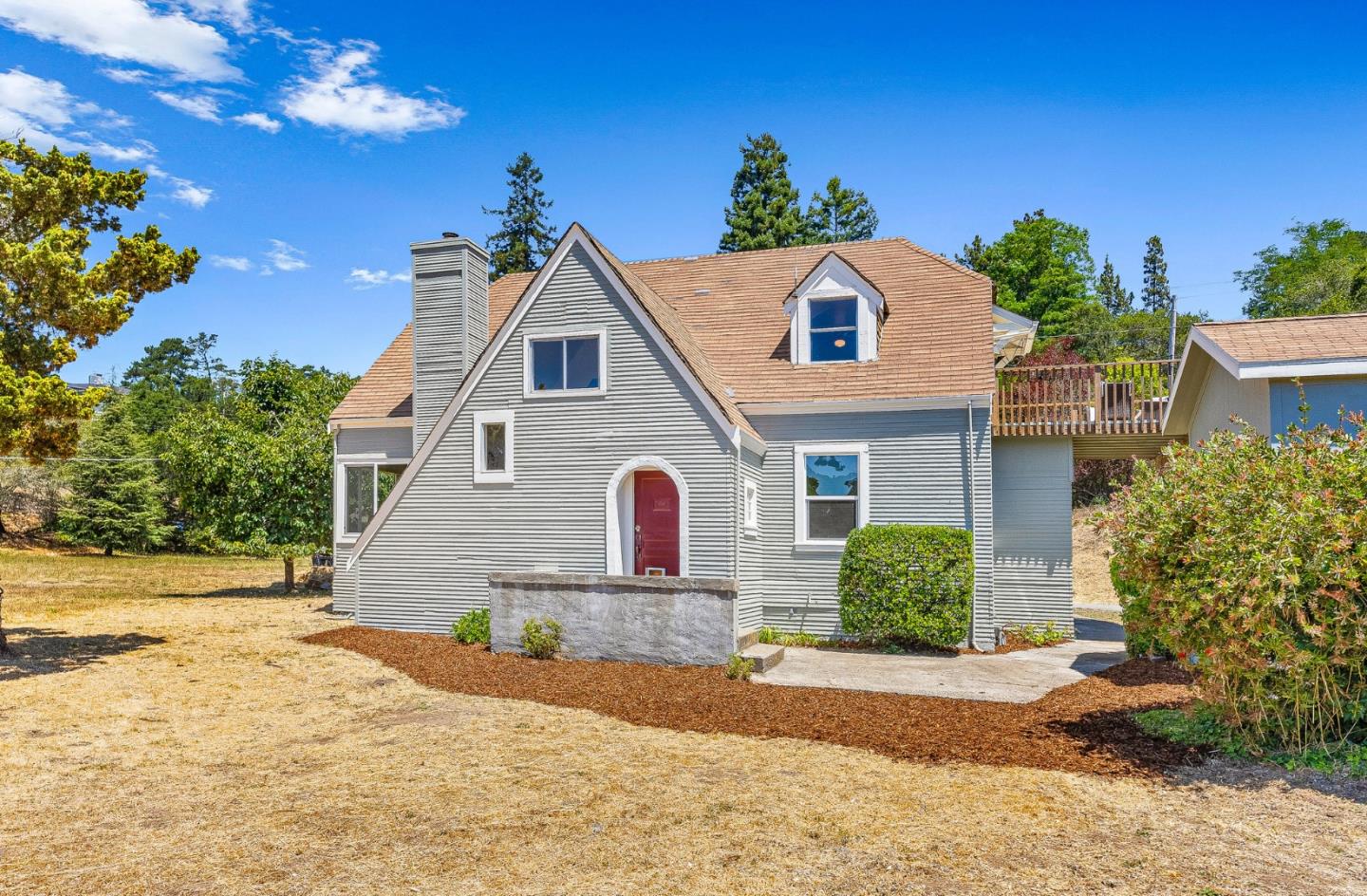 676 Pleasant Valley Lane