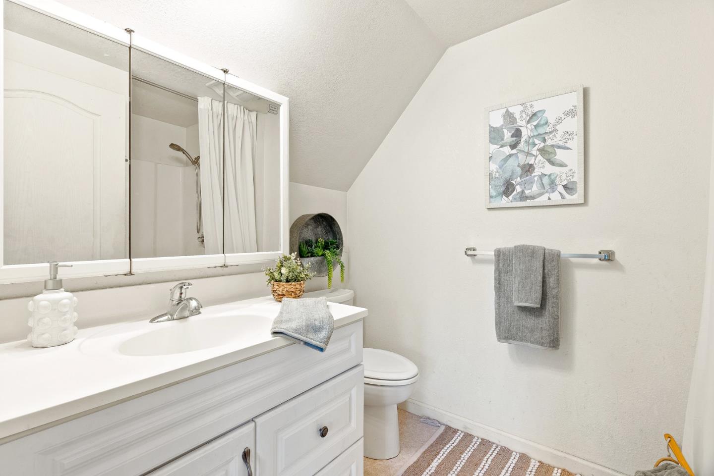 676 Pleasant Valley Lane