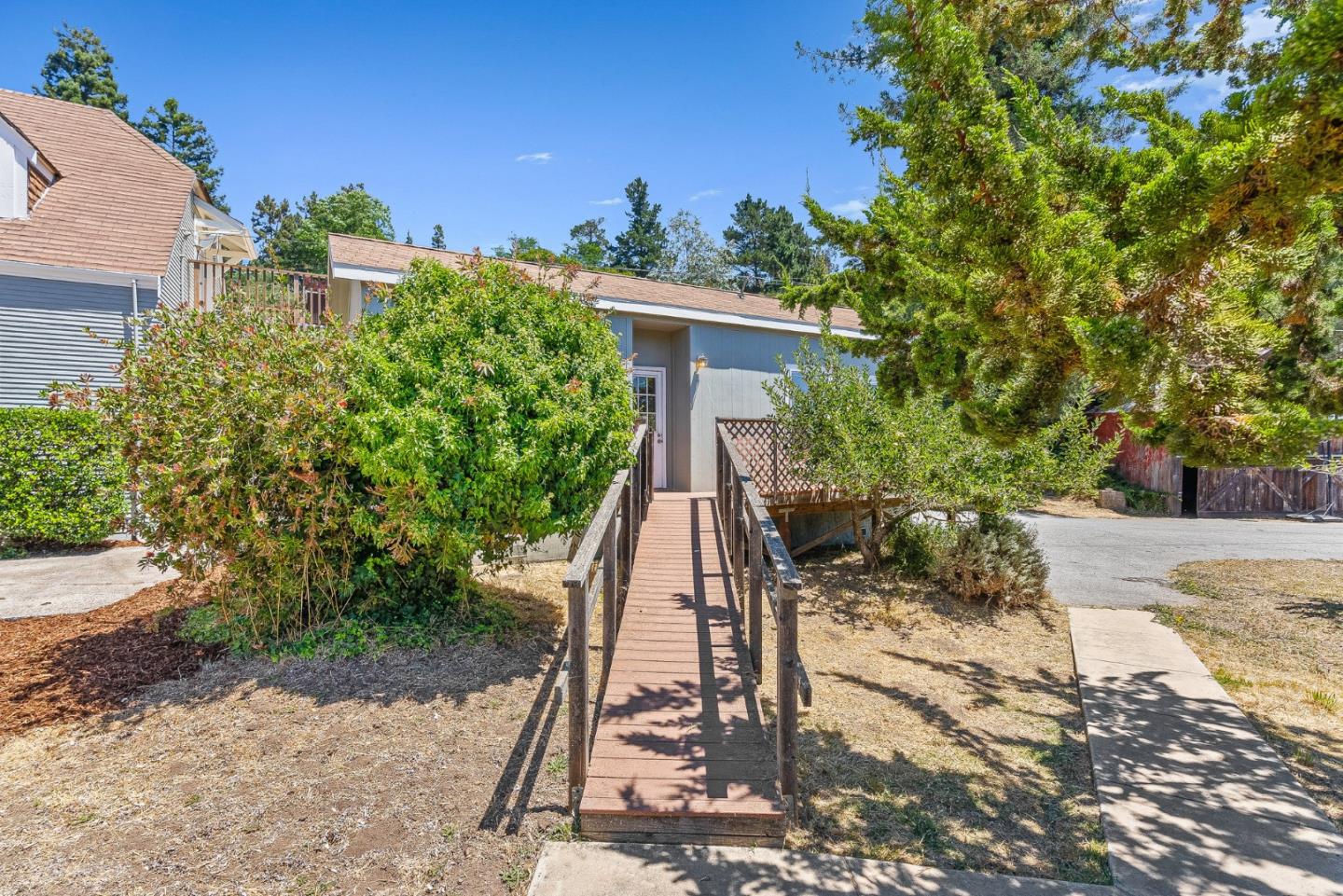 676 Pleasant Valley Lane