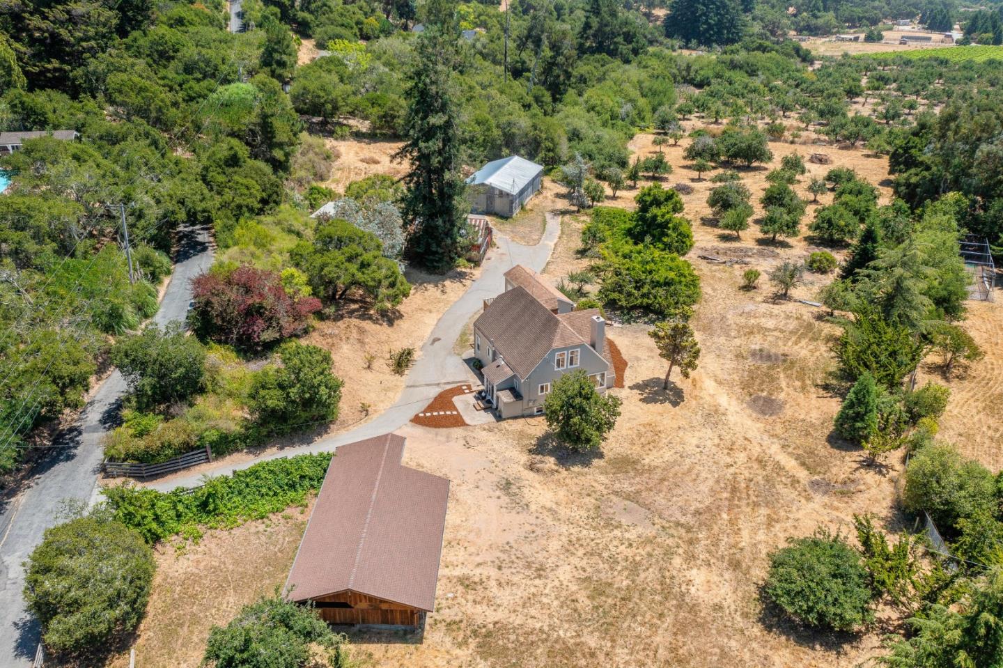 676 Pleasant Valley Lane