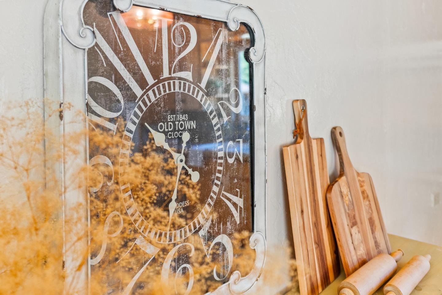 676 Pleasant Valley Lane