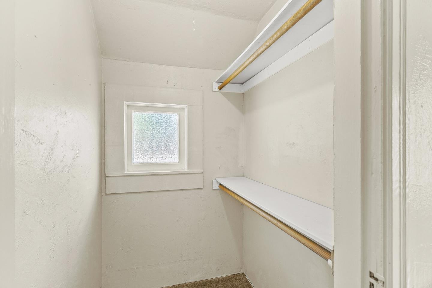 676 Pleasant Valley Lane