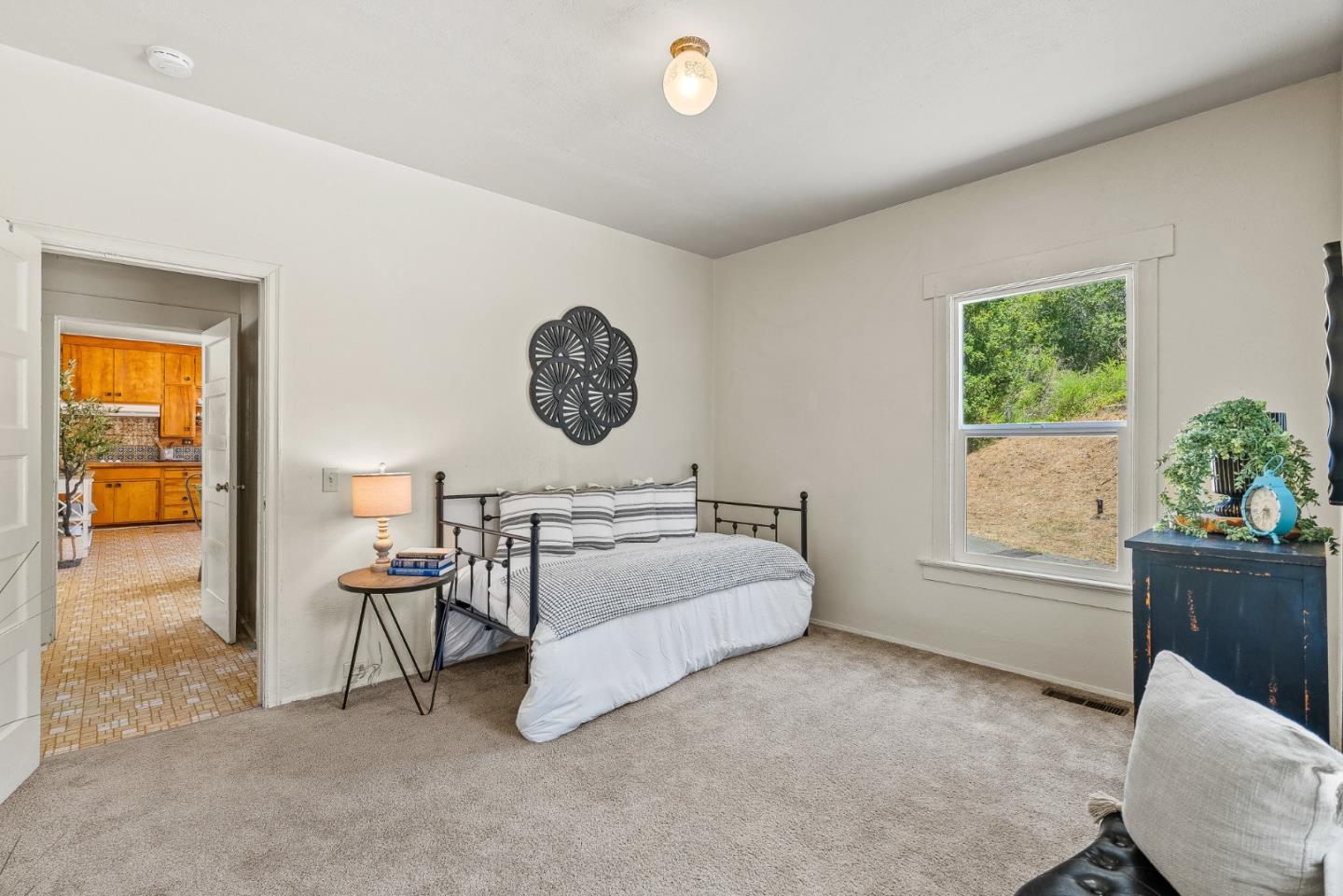 676 Pleasant Valley Lane