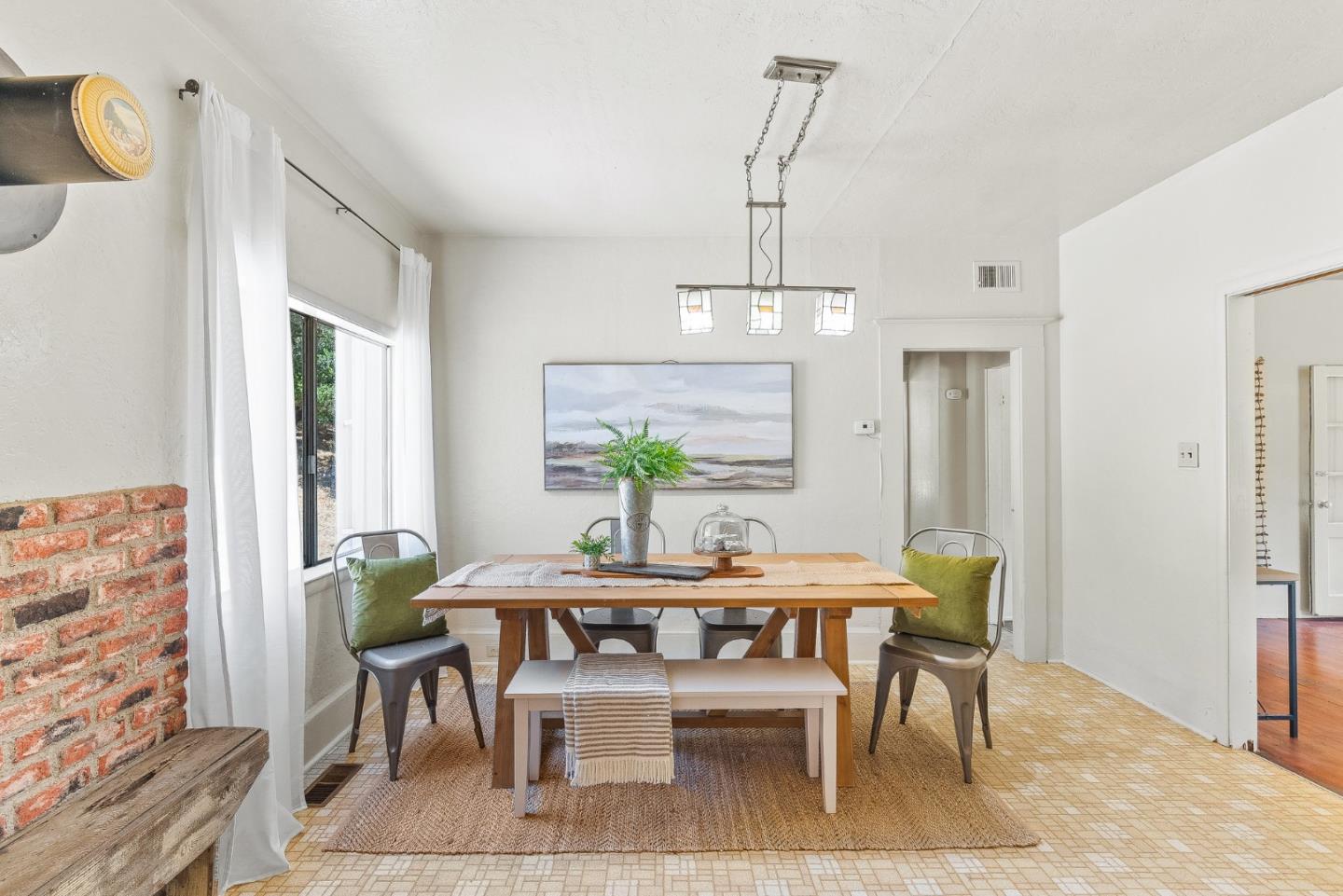 676 Pleasant Valley Lane