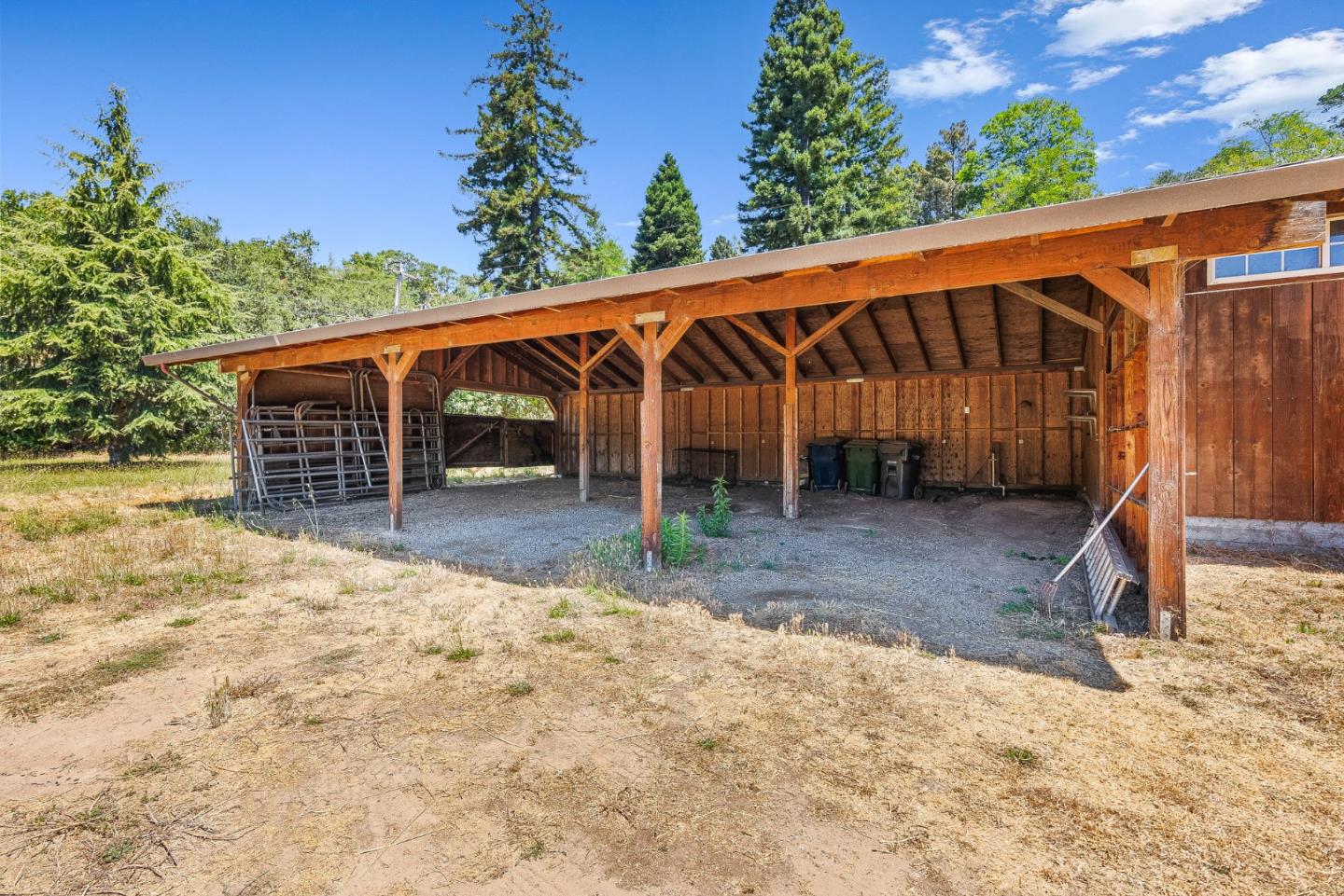 676 Pleasant Valley Lane