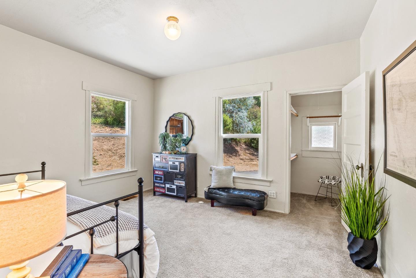 676 Pleasant Valley Lane