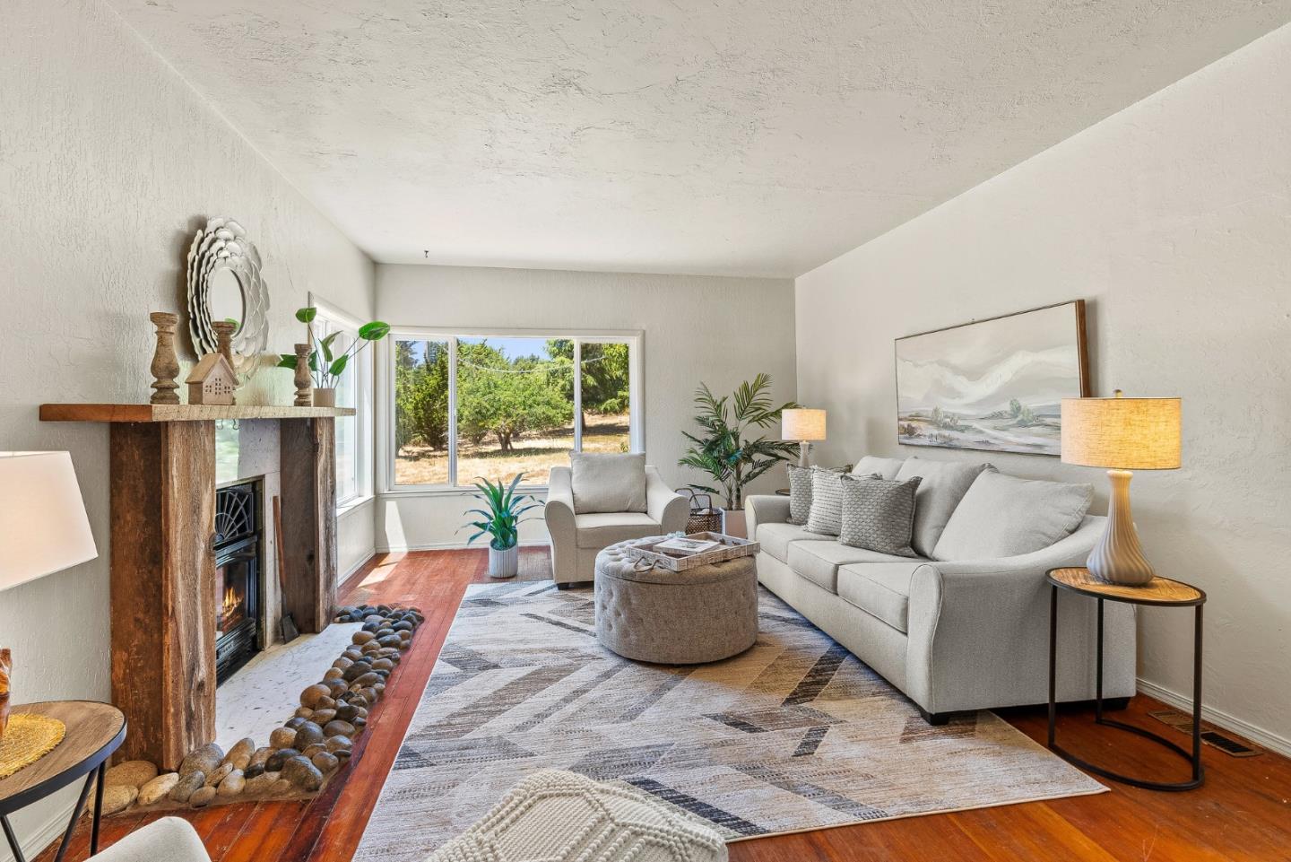 676 Pleasant Valley Lane