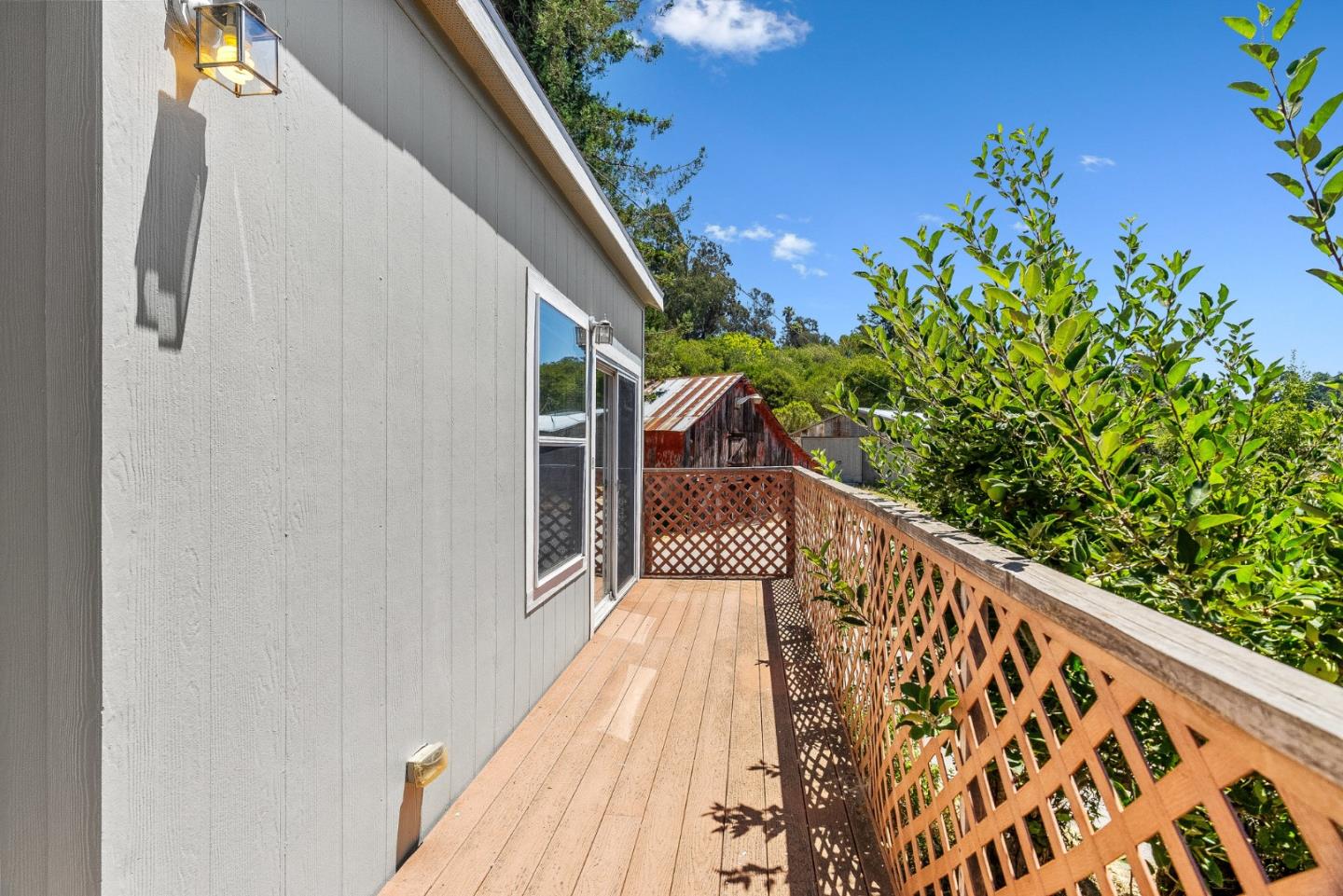 676 Pleasant Valley Lane