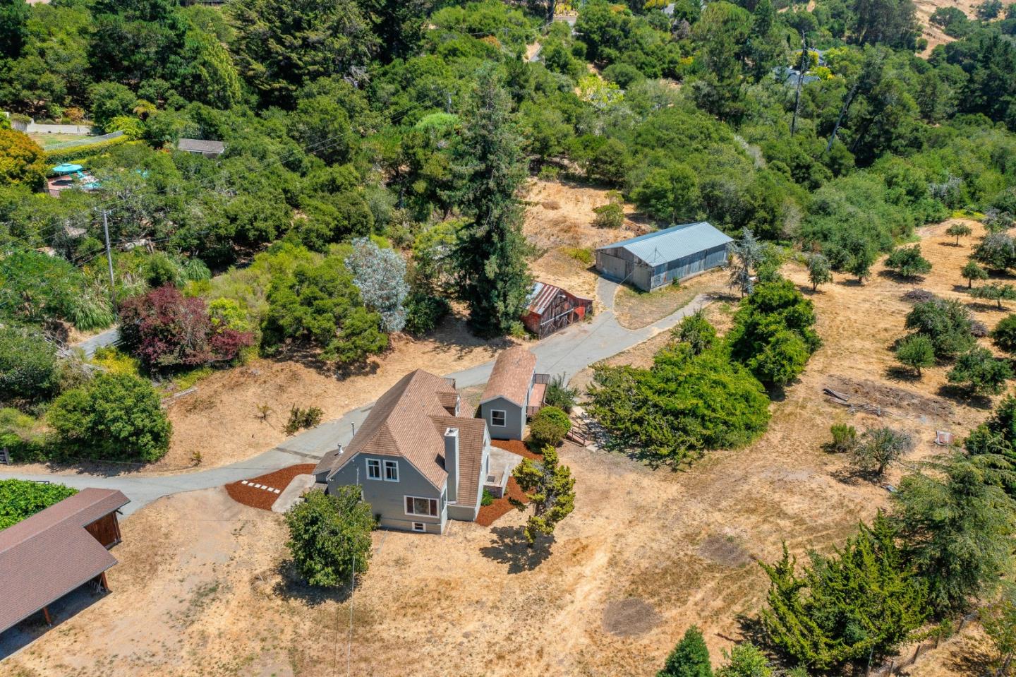 676 Pleasant Valley Lane