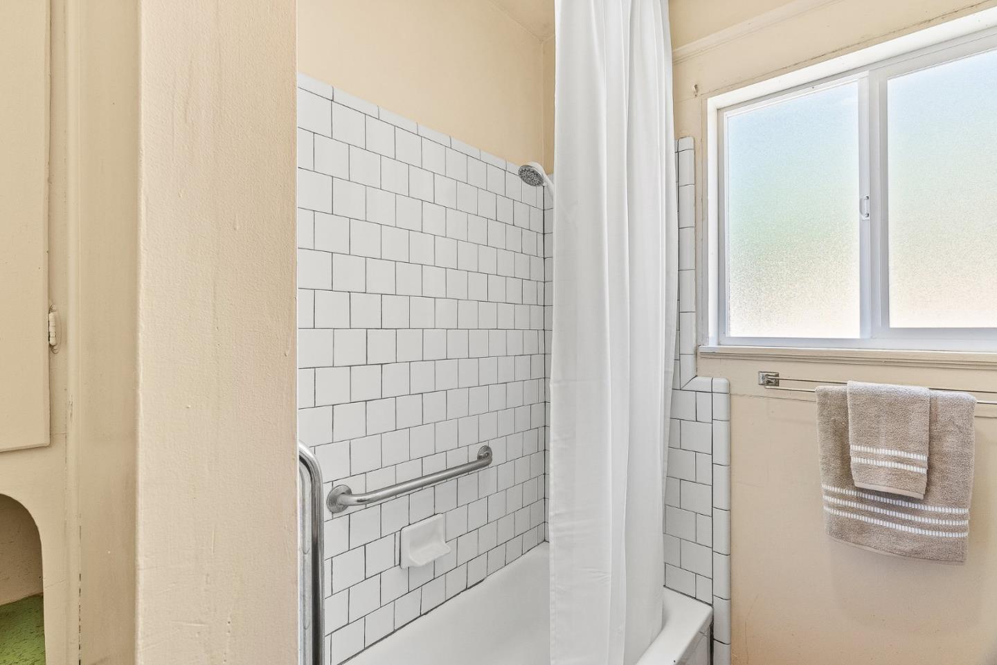 676 Pleasant Valley Lane