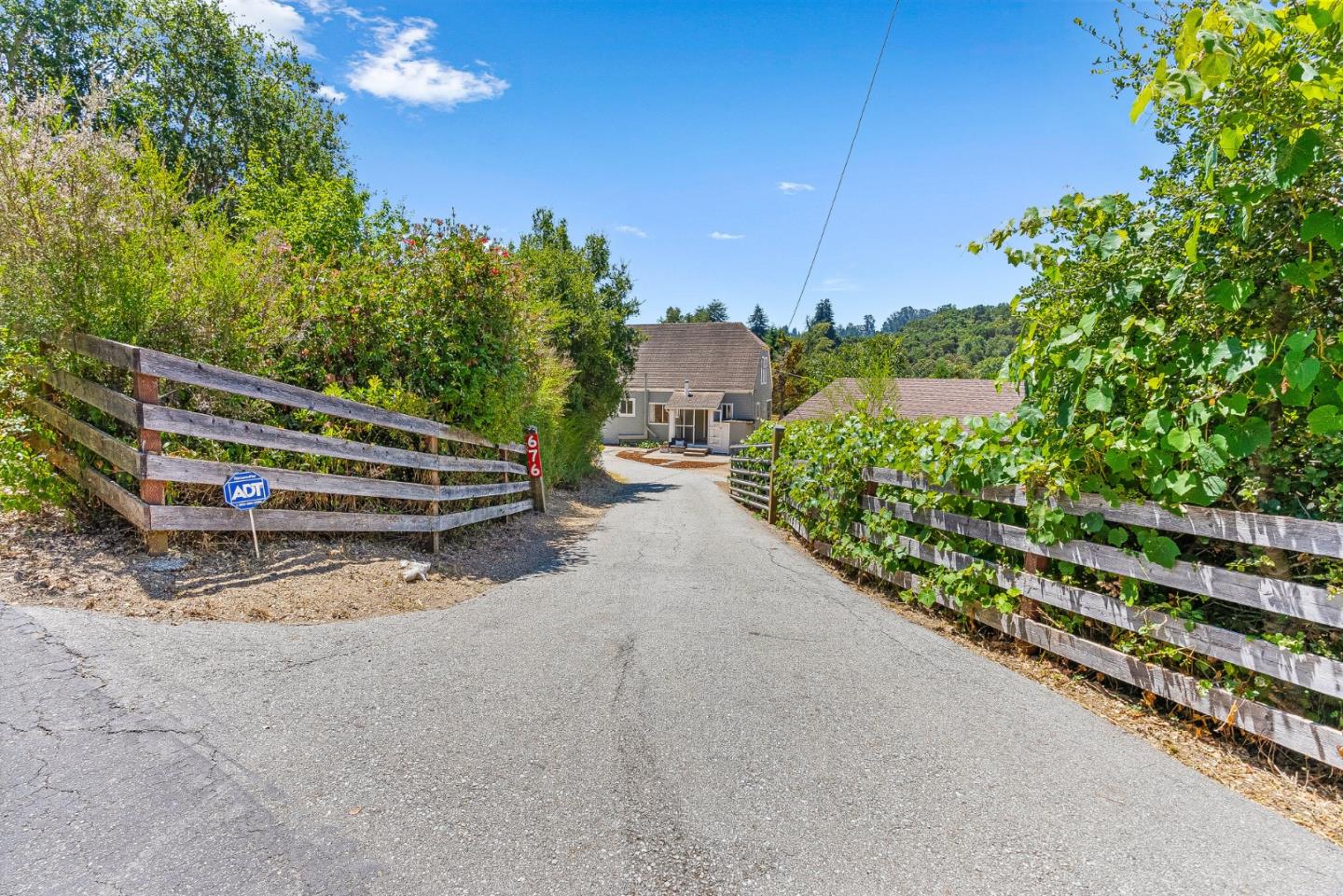 676 Pleasant Valley Lane