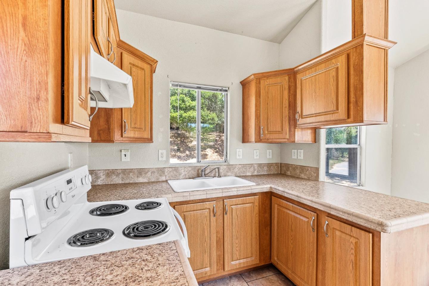 676 Pleasant Valley Lane