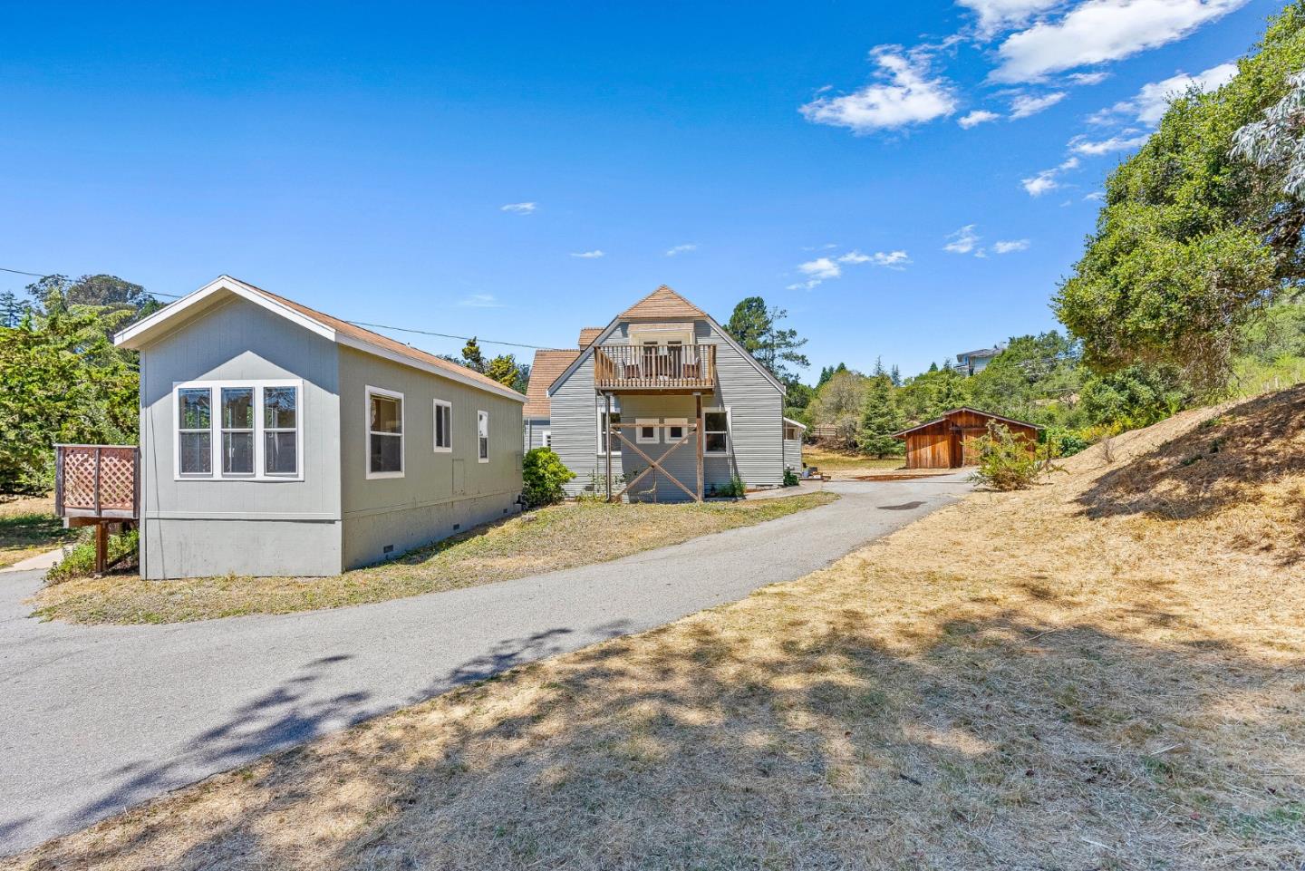 676 Pleasant Valley Lane