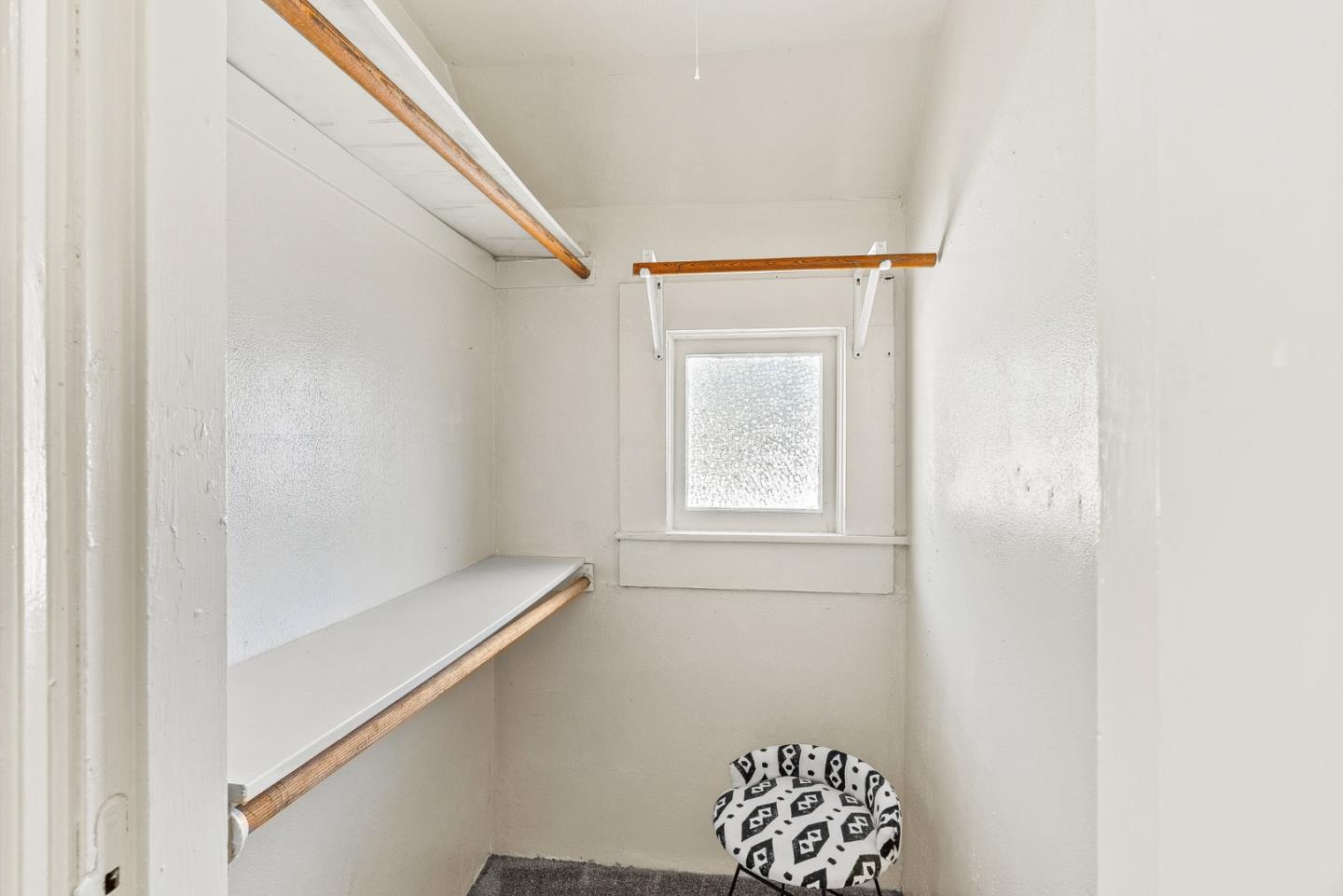 676 Pleasant Valley Lane