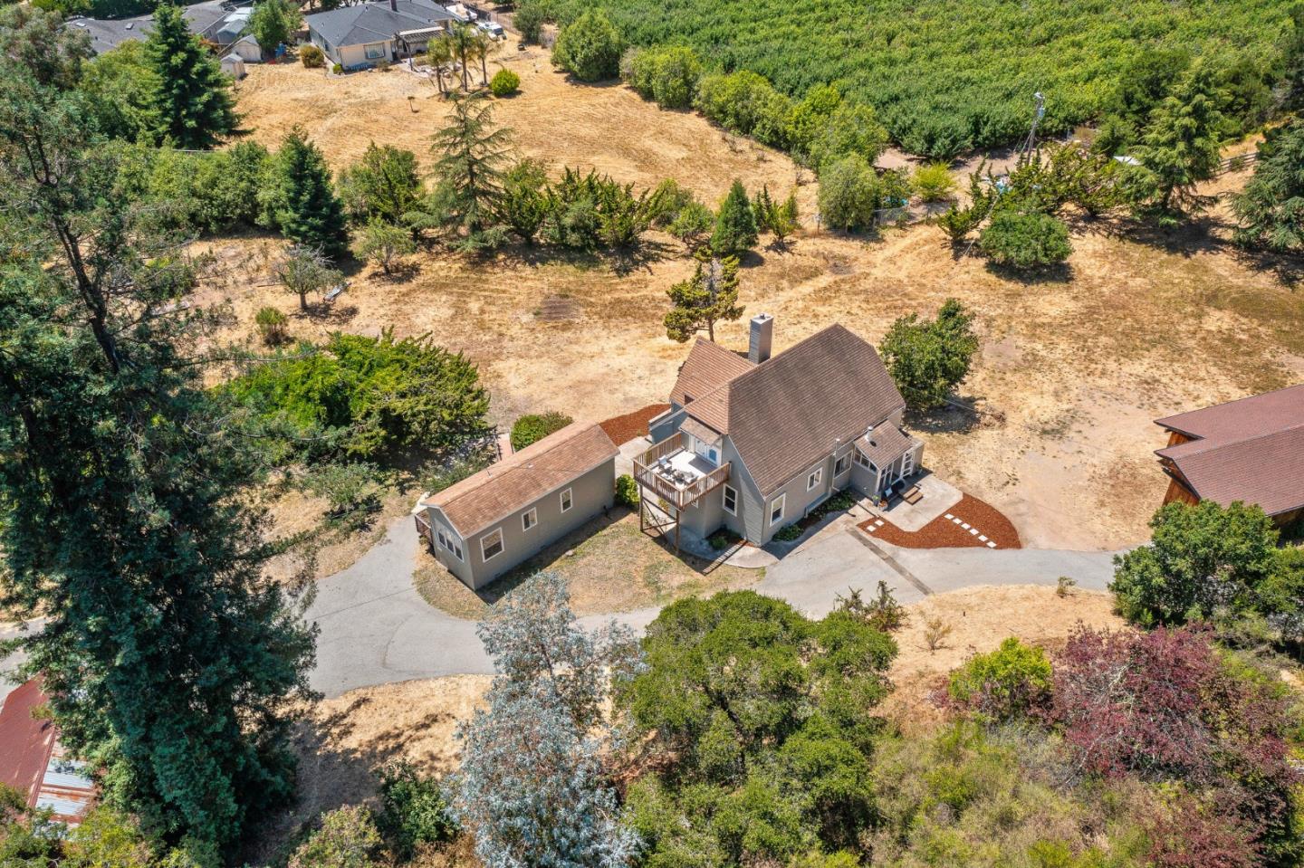 676 Pleasant Valley Lane