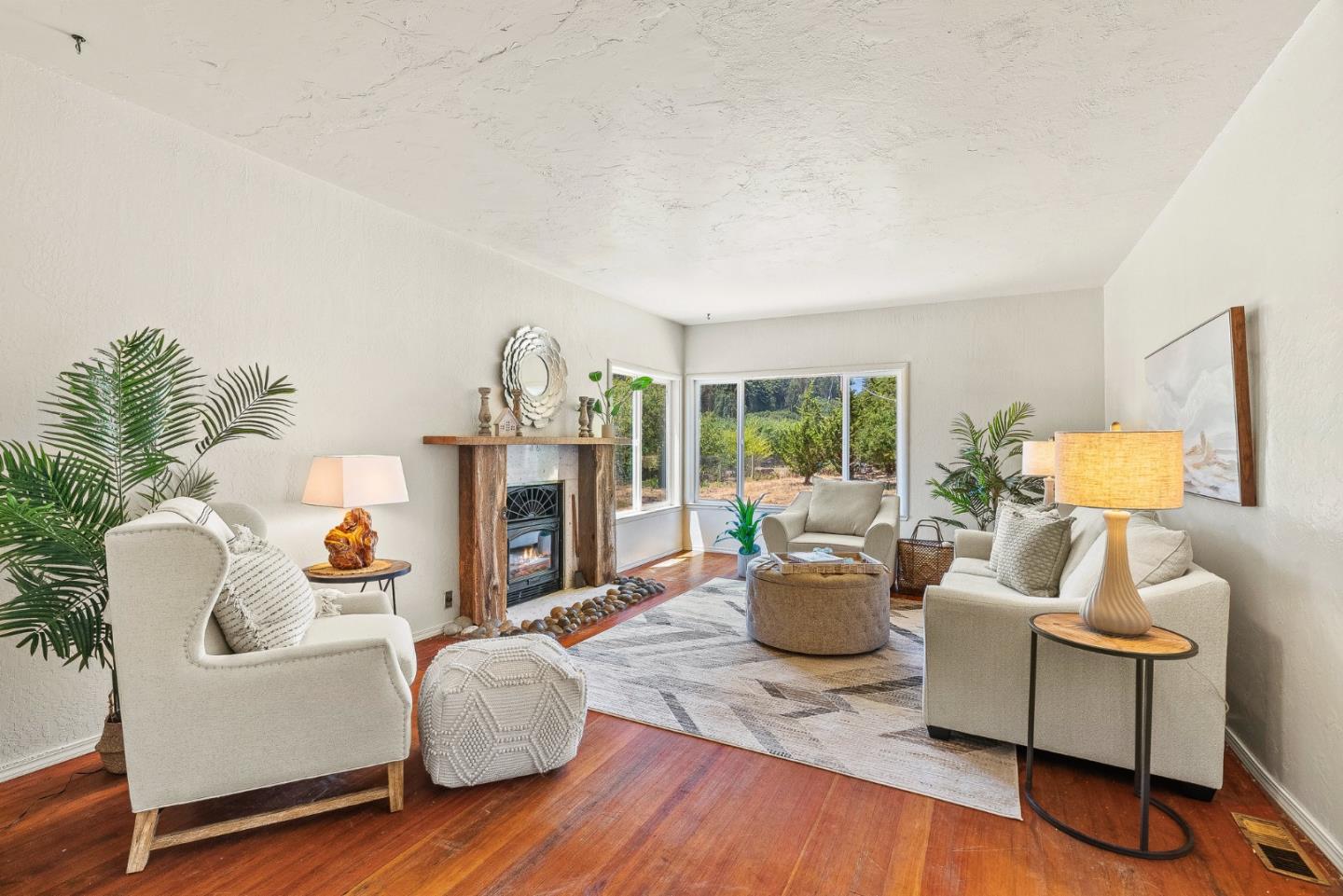 676 Pleasant Valley Lane