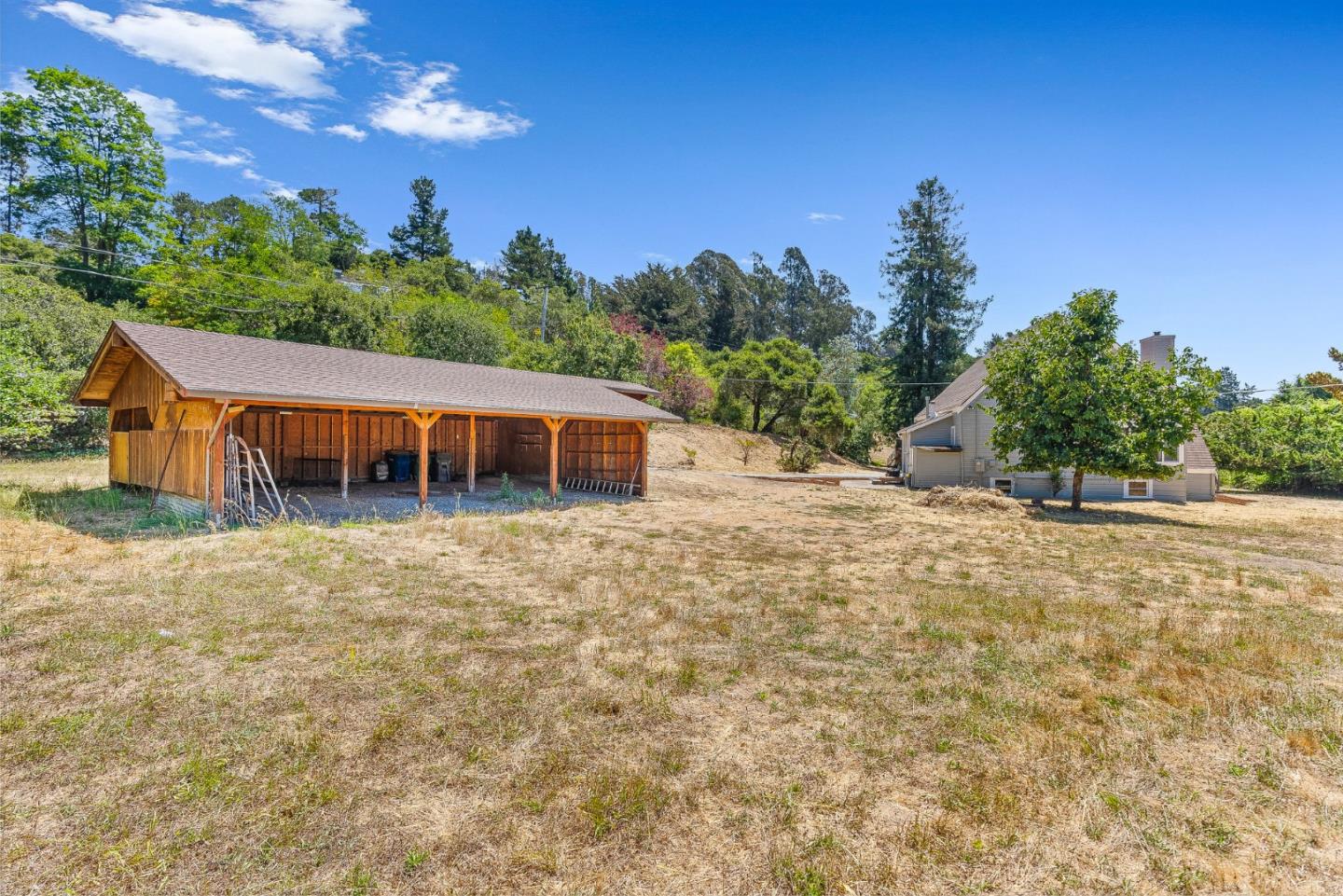 676 Pleasant Valley Lane