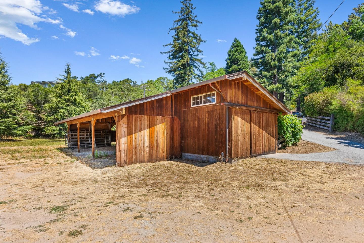 676 Pleasant Valley Lane