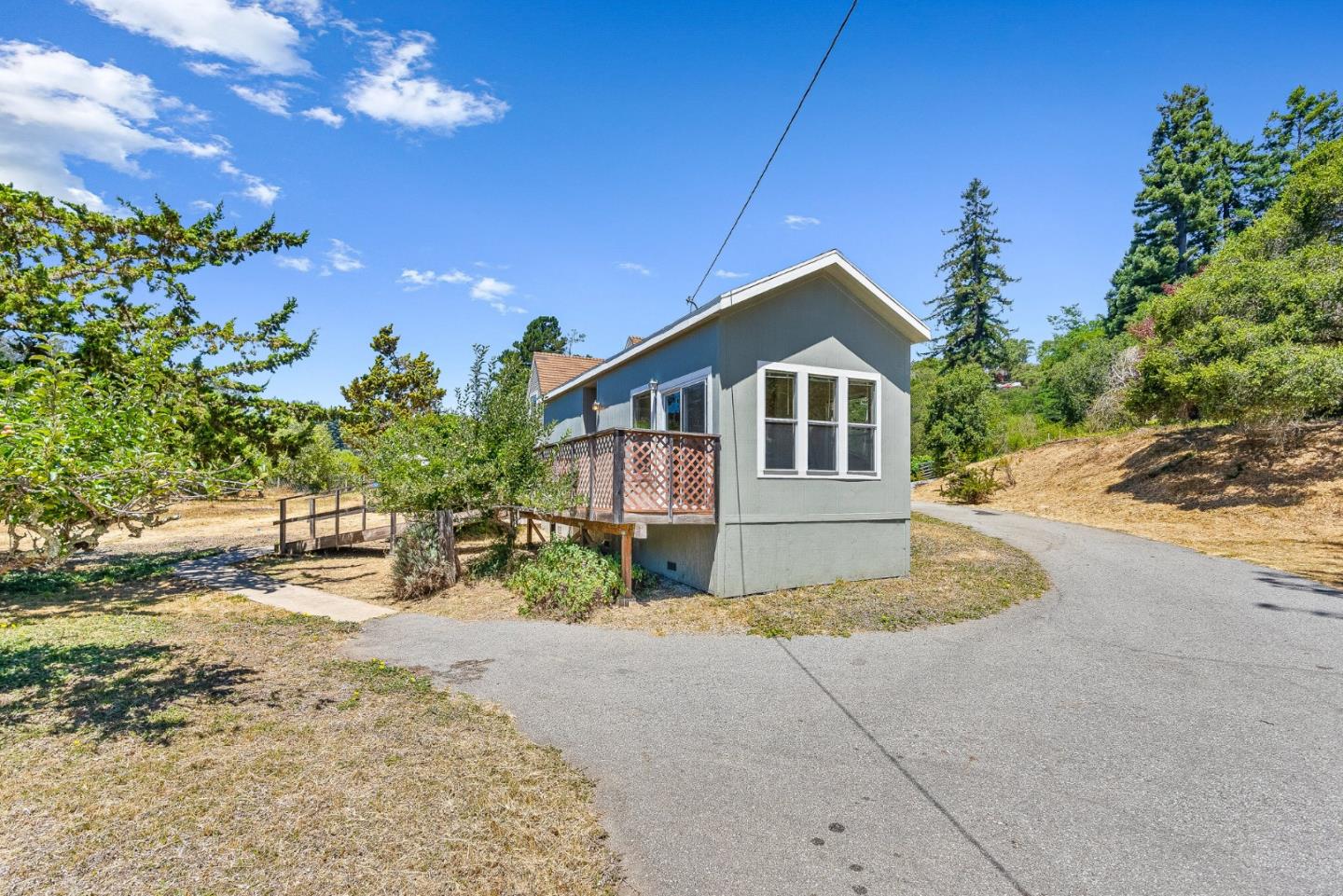 676 Pleasant Valley Lane