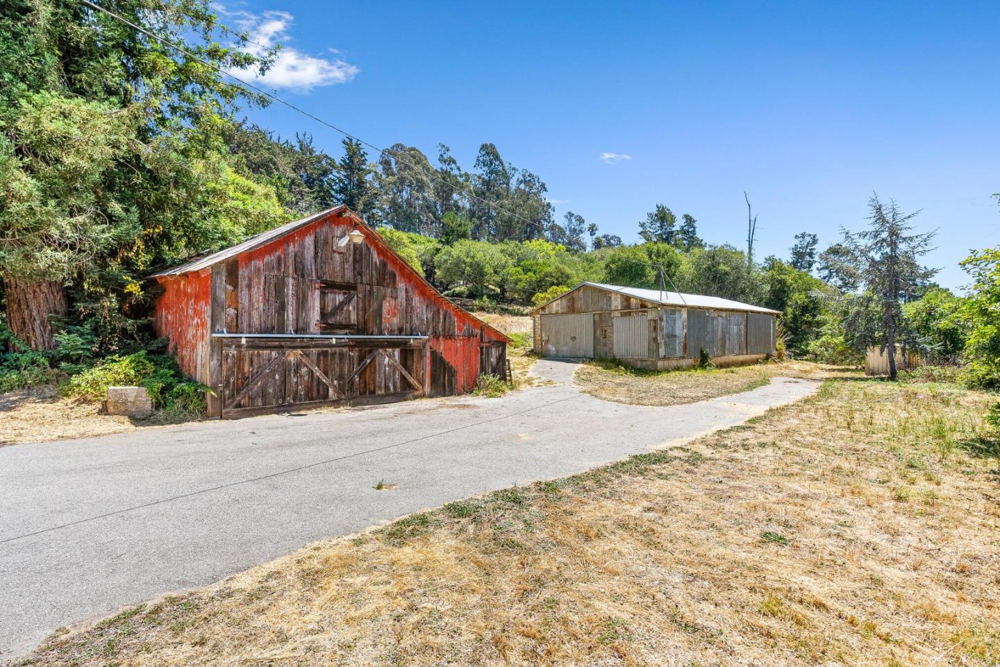 676 Pleasant Valley Lane