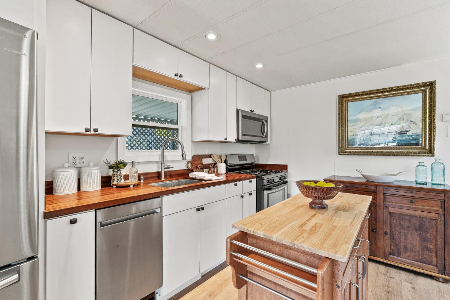 220 Mar Vista Drive Unit: 11