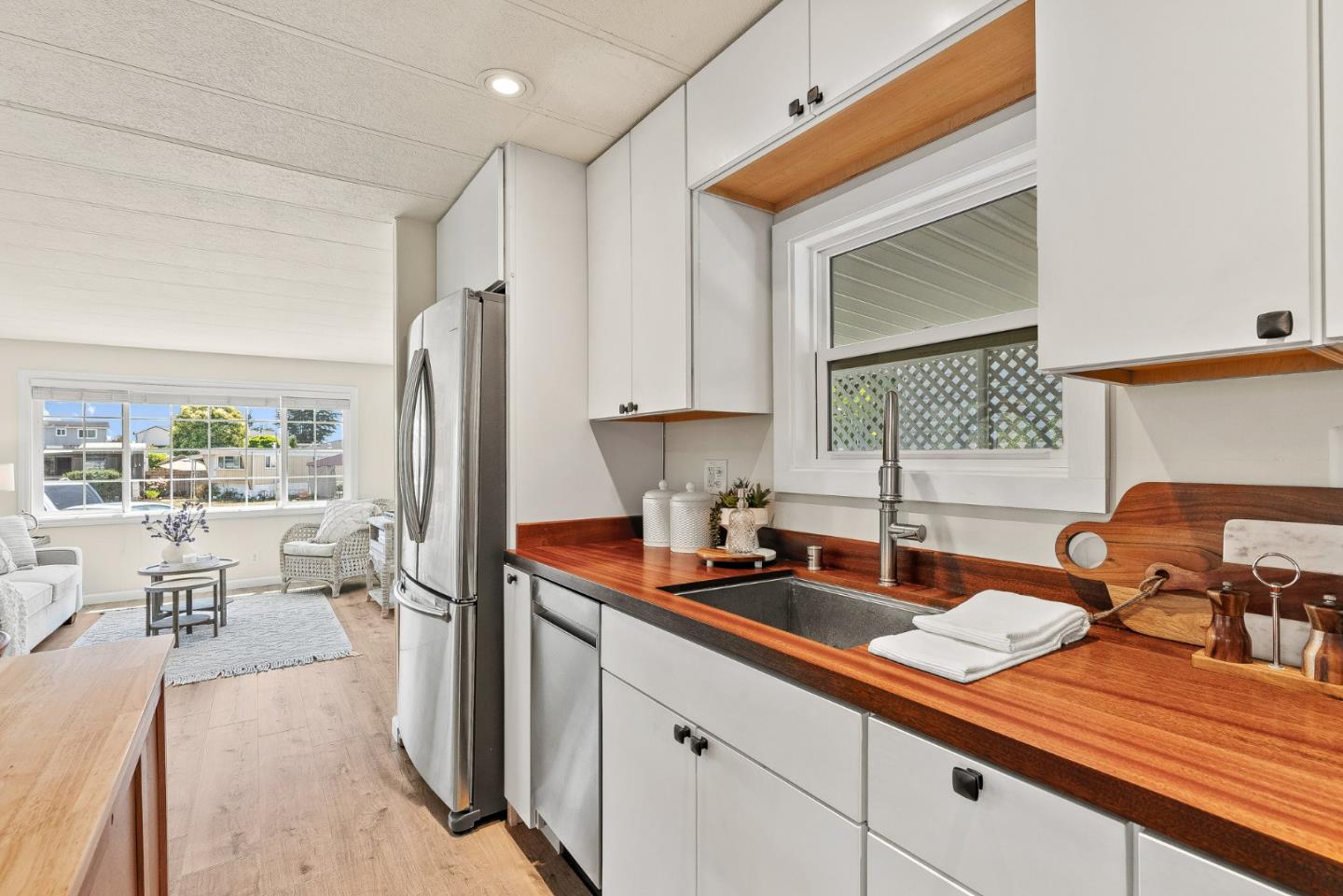 220 Mar Vista Drive Unit: 11