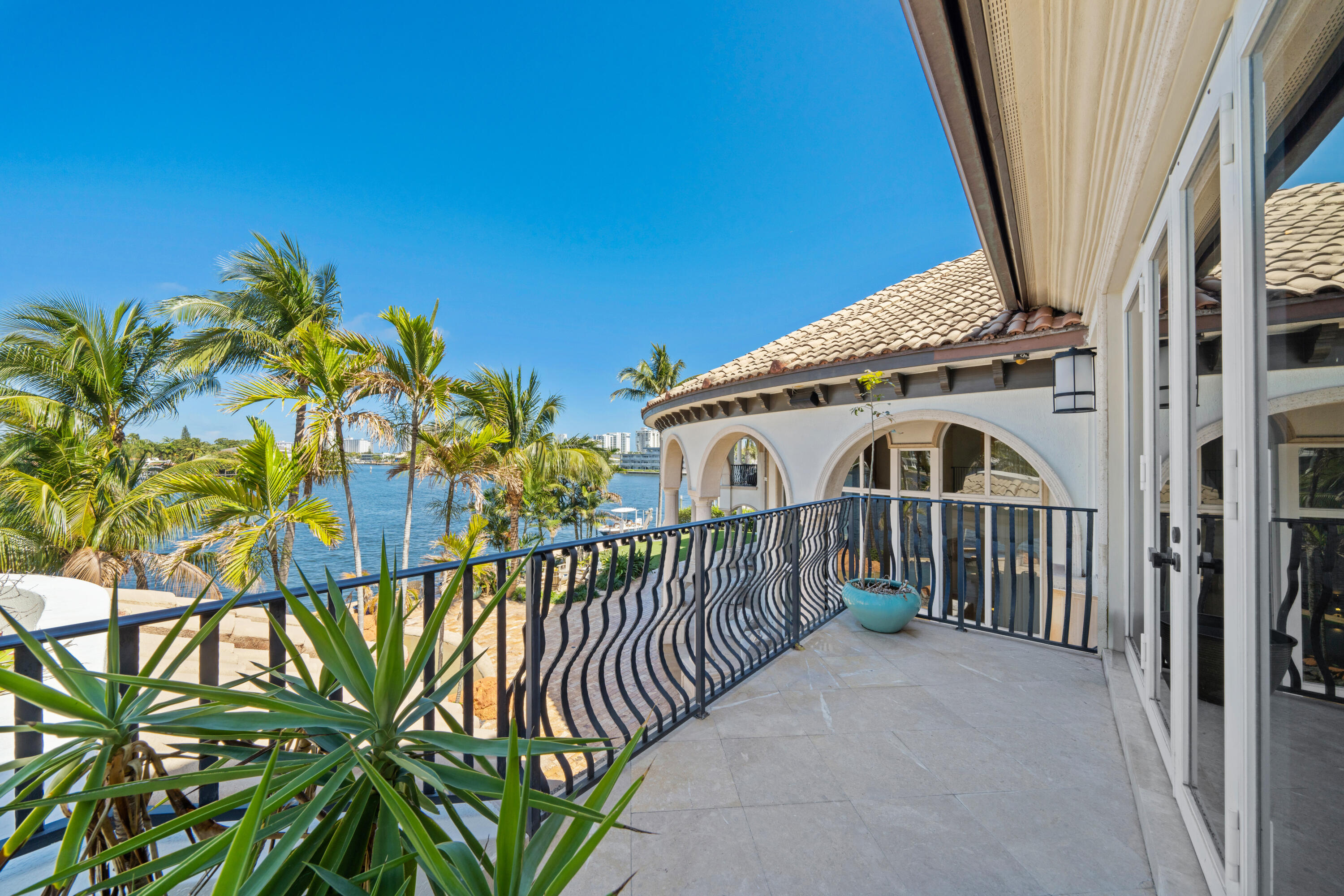 2593 SE 8th Street