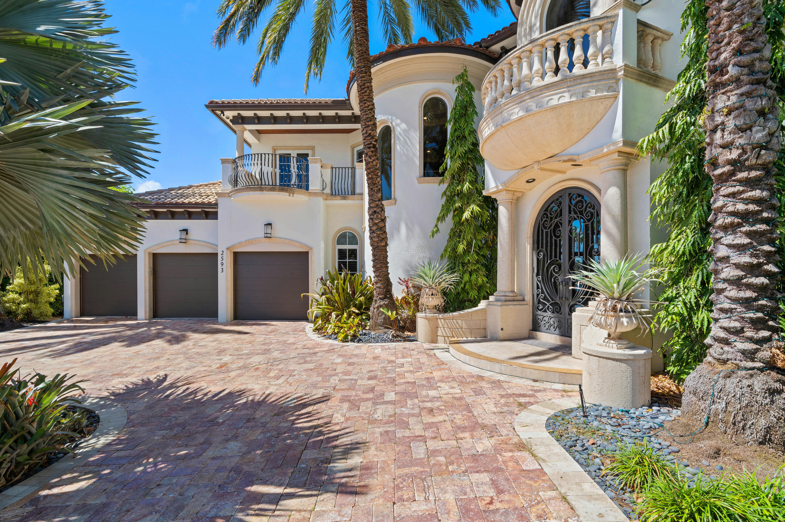 2593 SE 8th Street