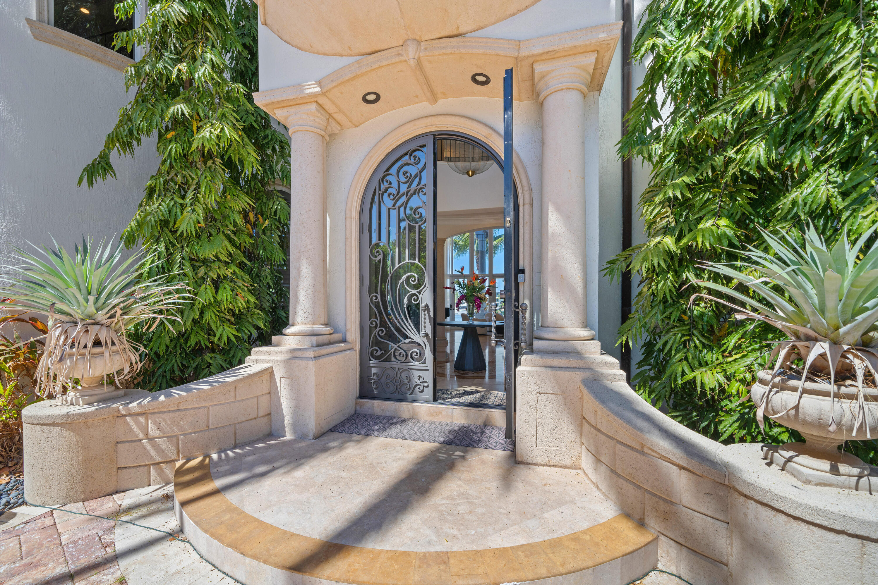 2593 SE 8th Street