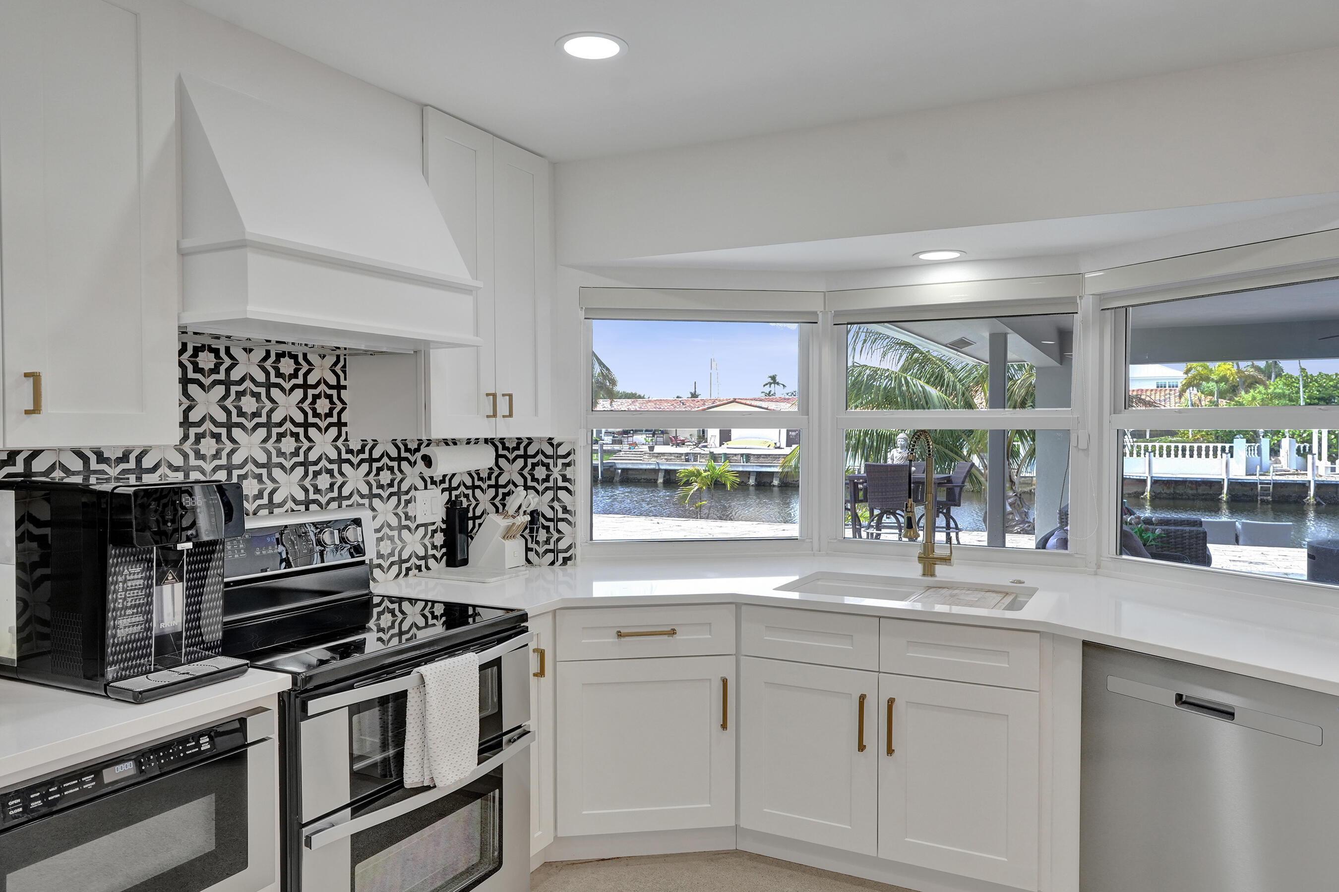 5711 Bayview Drive