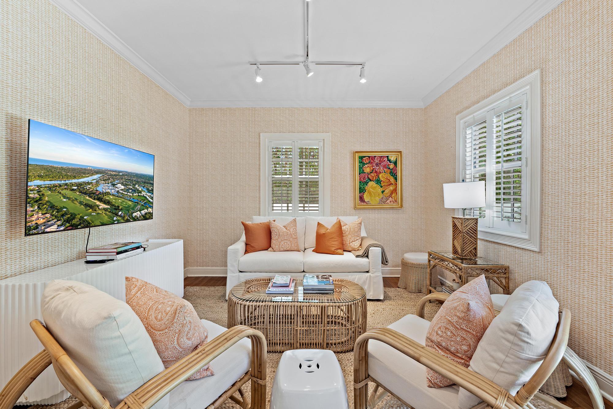 151 S County Road Unit: 1st Fl