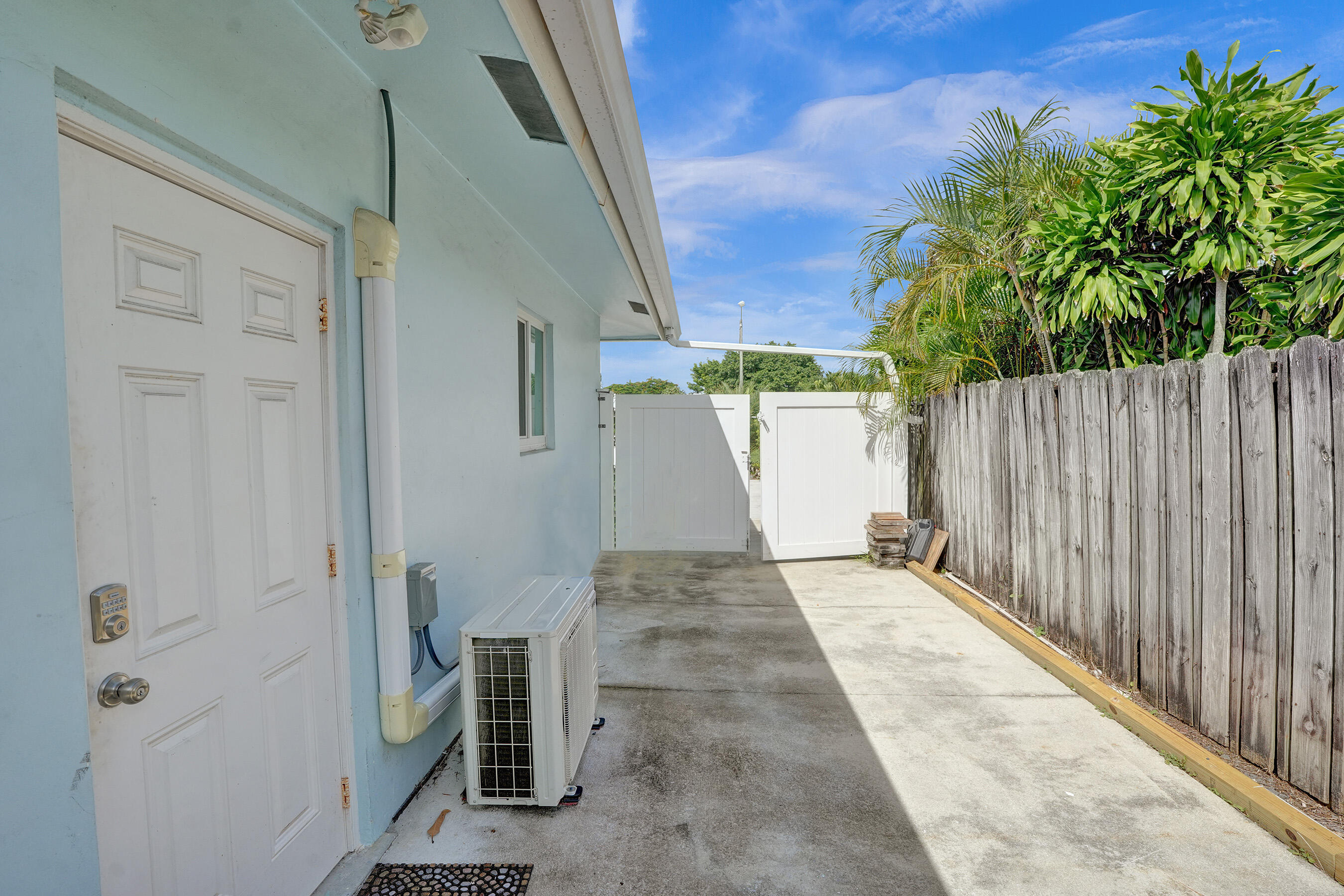 604 NE 25th Avenue