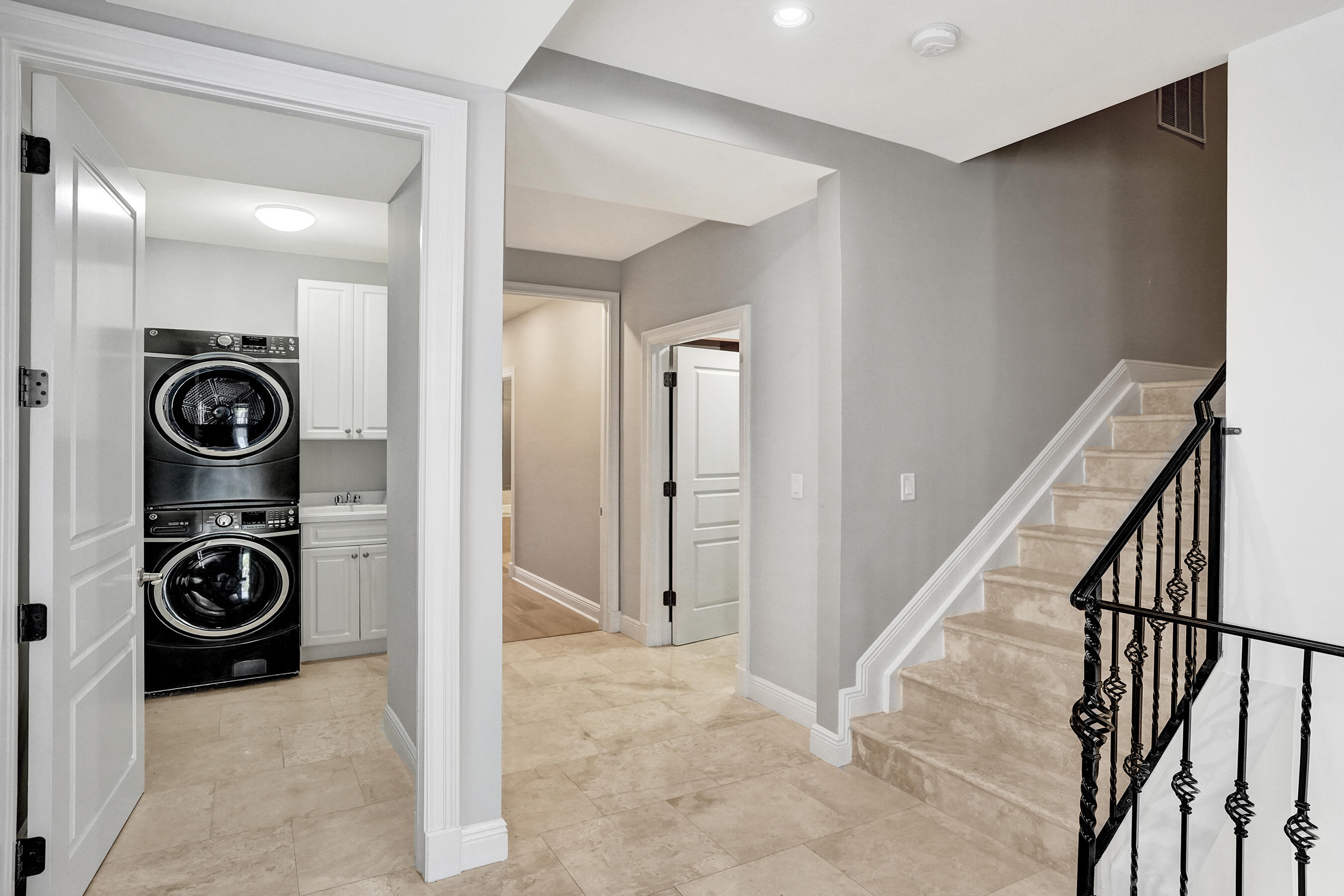 210 HENDRICKS Isle