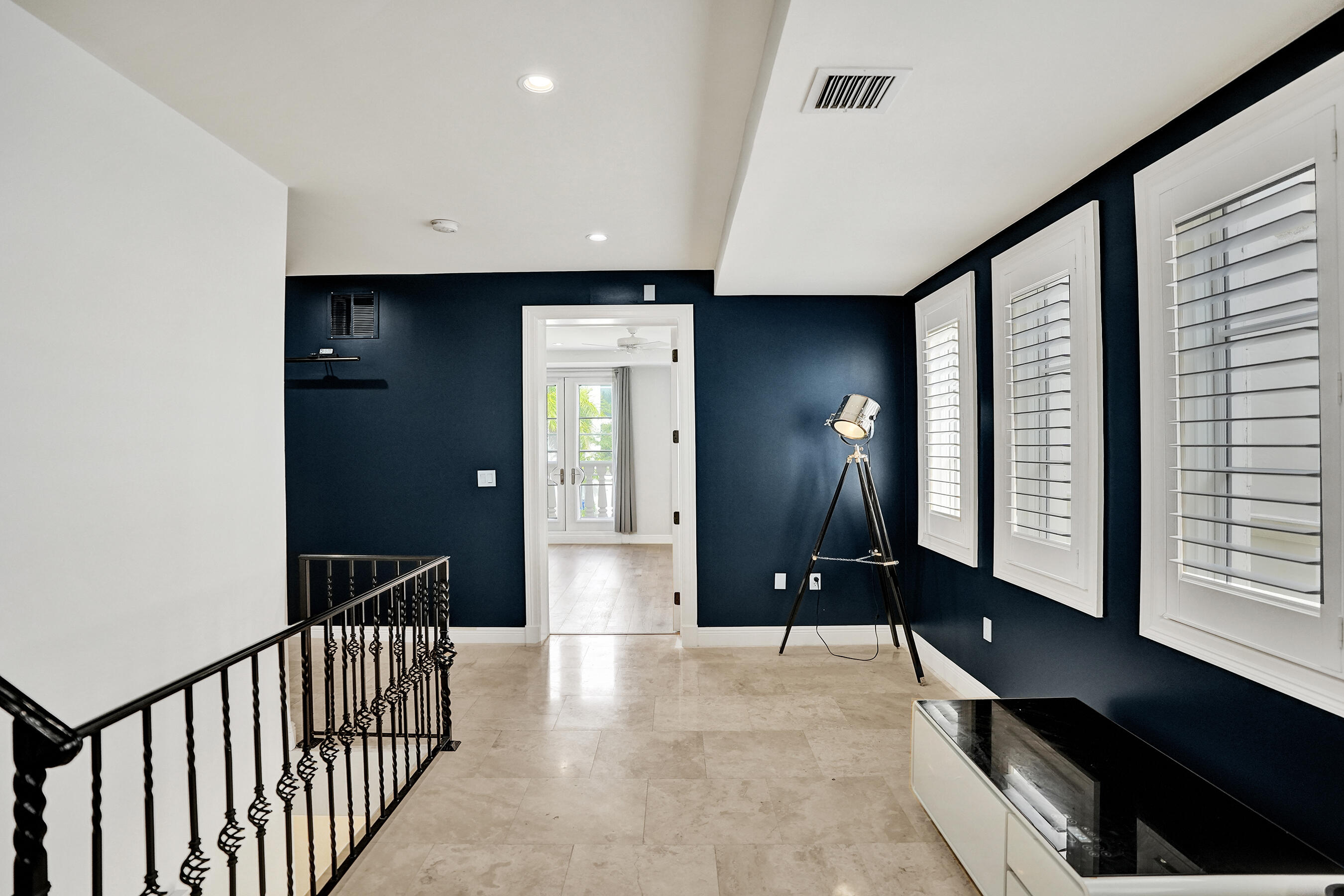 210 HENDRICKS Isle